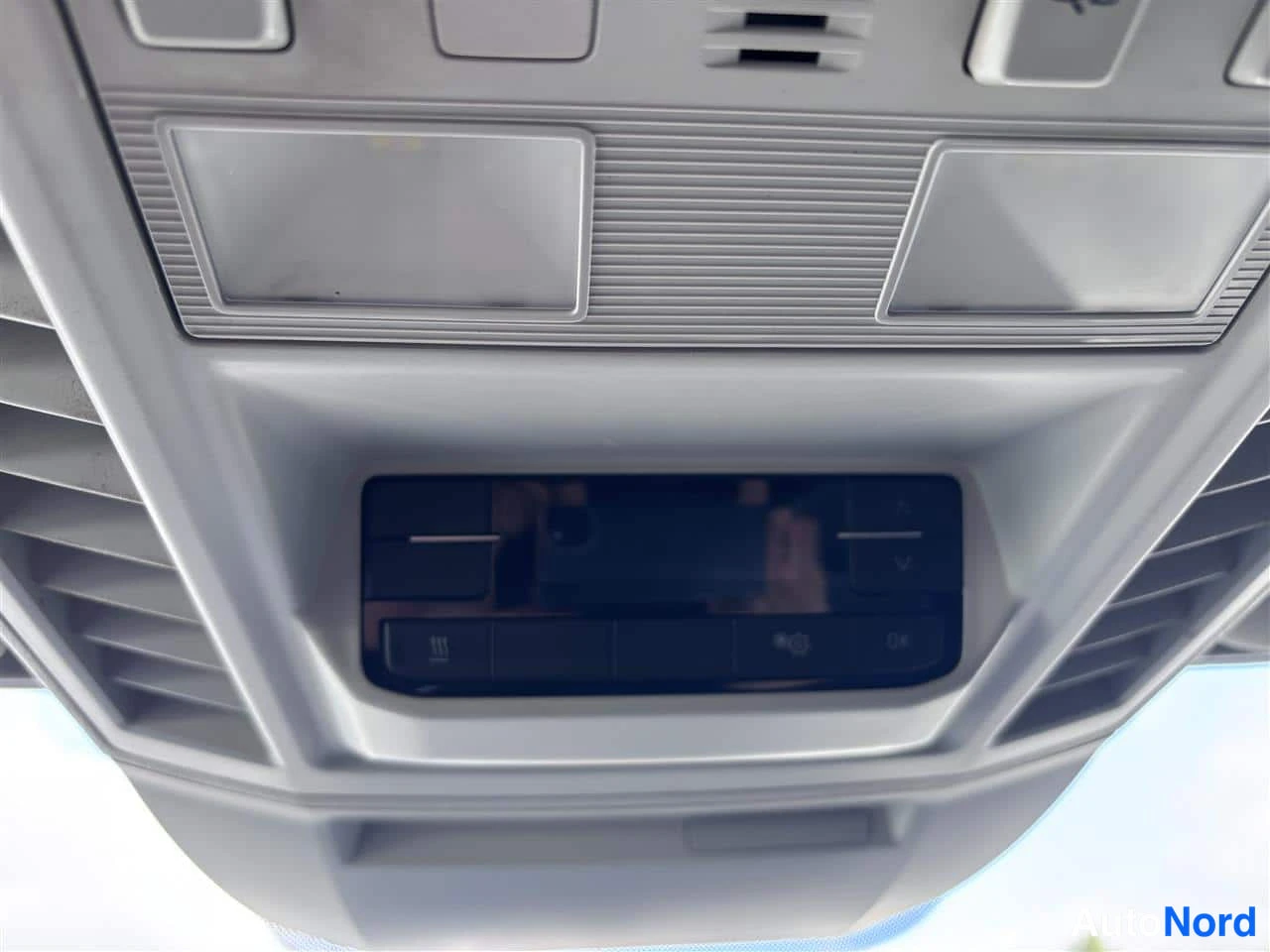 Musta Volkswagen Crafter 2020, yksityiskohta, kuva 25
