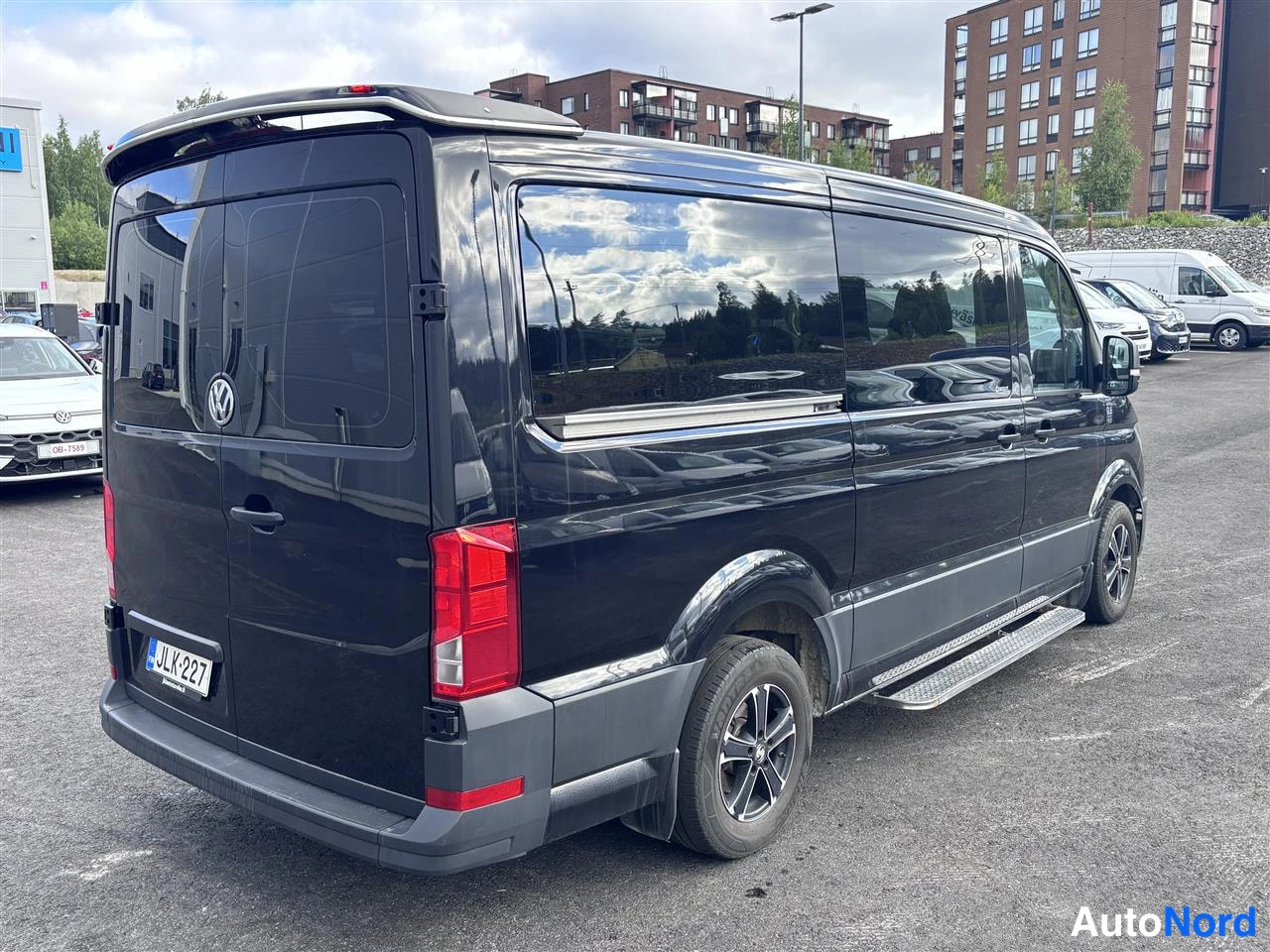 Musta Volkswagen Crafter 2020, takaviisto, kuva 5