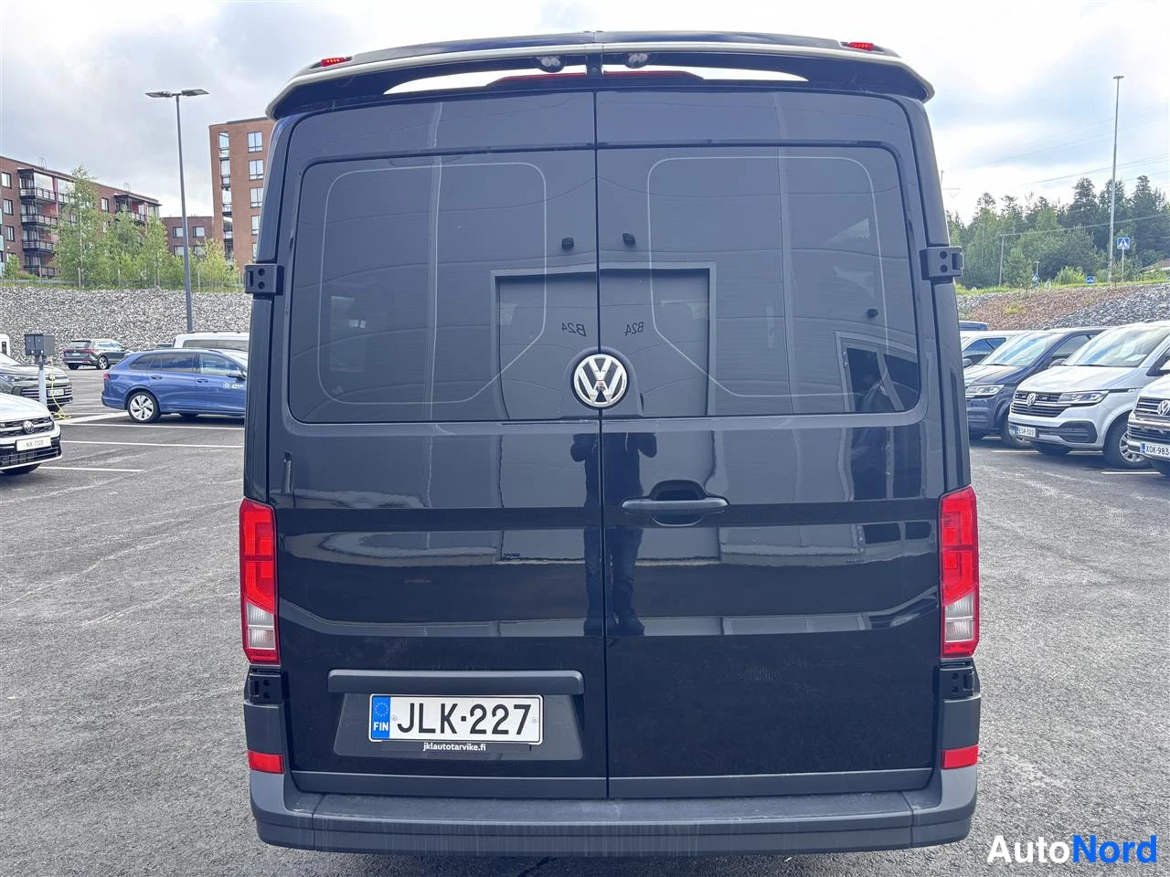 Musta Volkswagen Crafter 2020, takaa, kuva 6