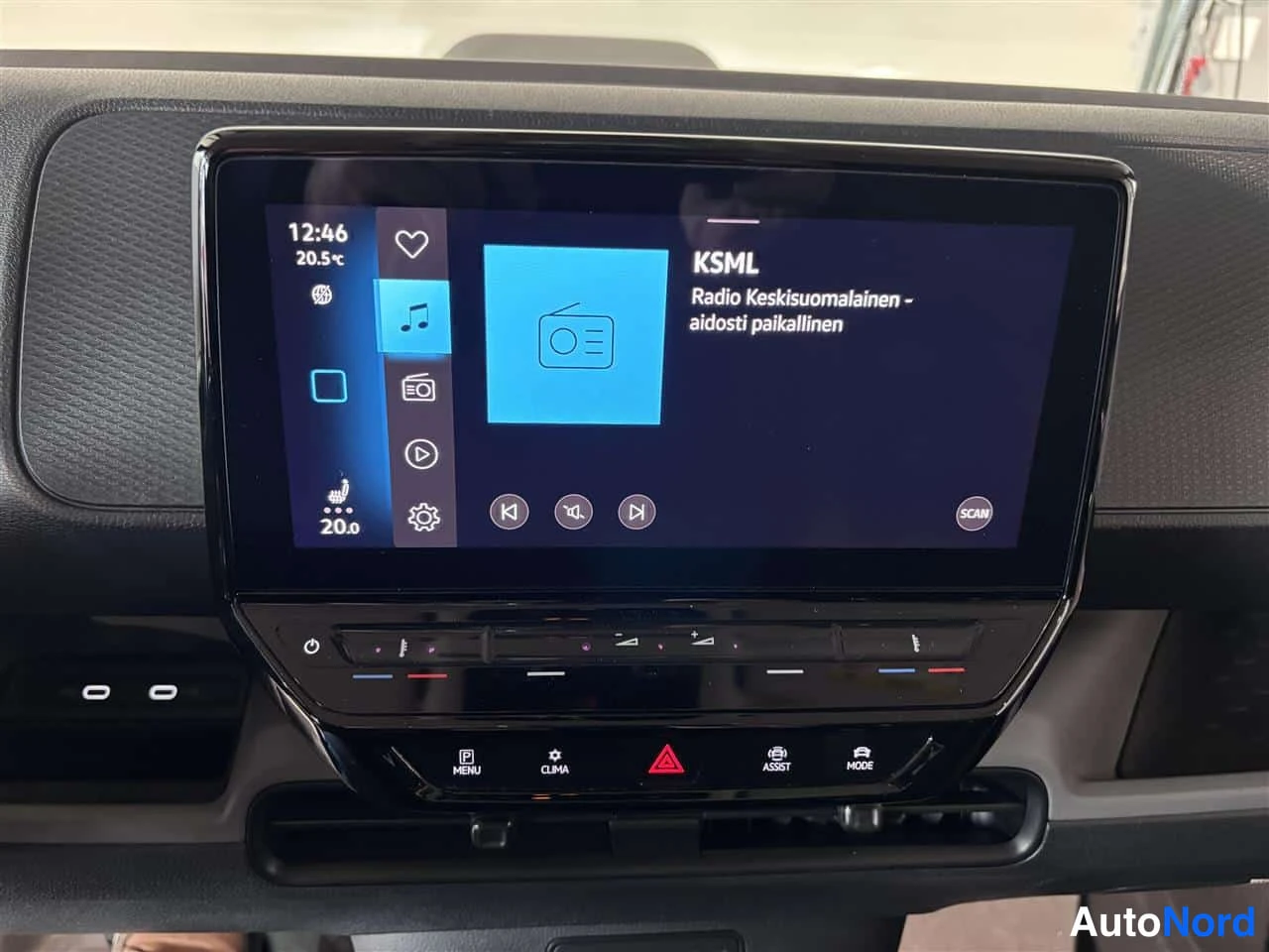 Blue Volkswagen ID. Buzz 2022, detail, photo 17