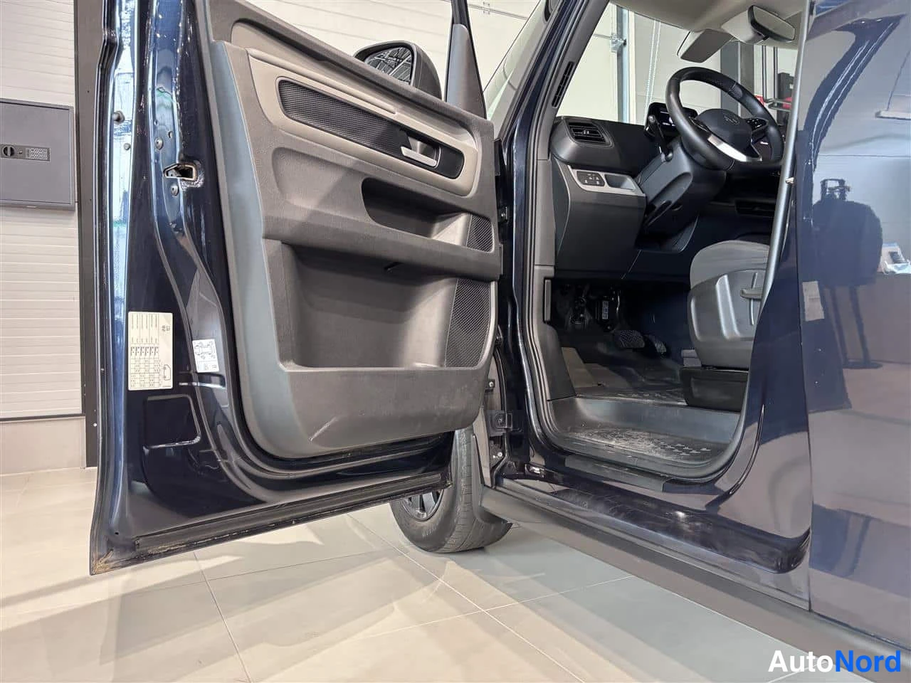 Blue Volkswagen ID. Buzz 2022, detail, photo 13