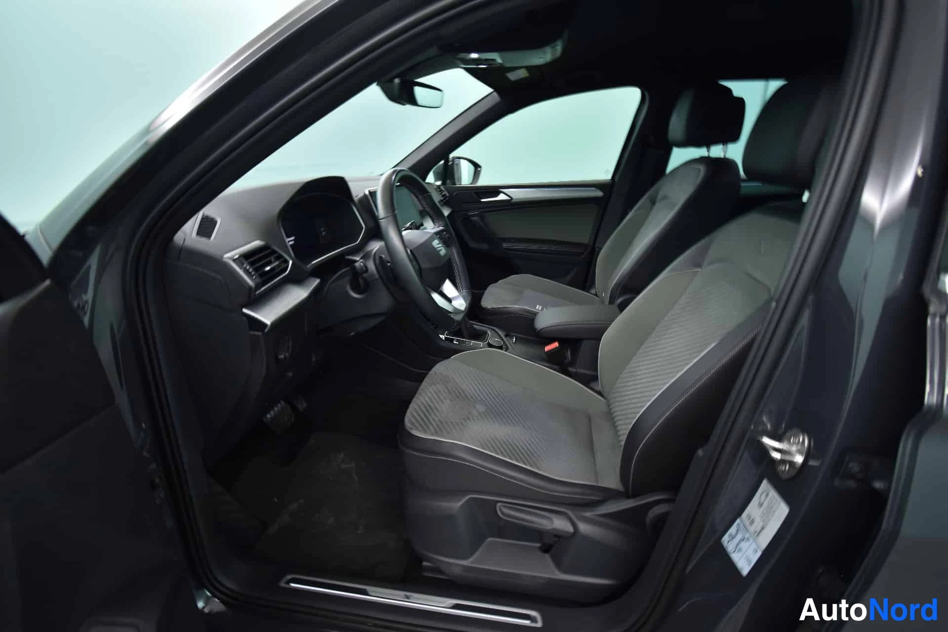 Harmaa Seat Tarraco 2023, ohjaamo, kuva 17