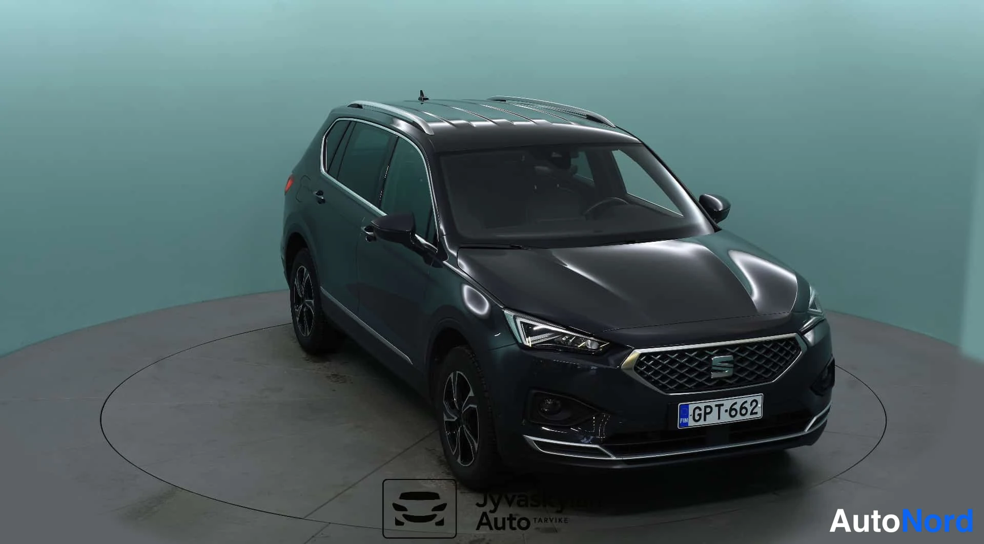 Harmaa Seat Tarraco 2023, etuviisto, keula oikealle, kuva 2
