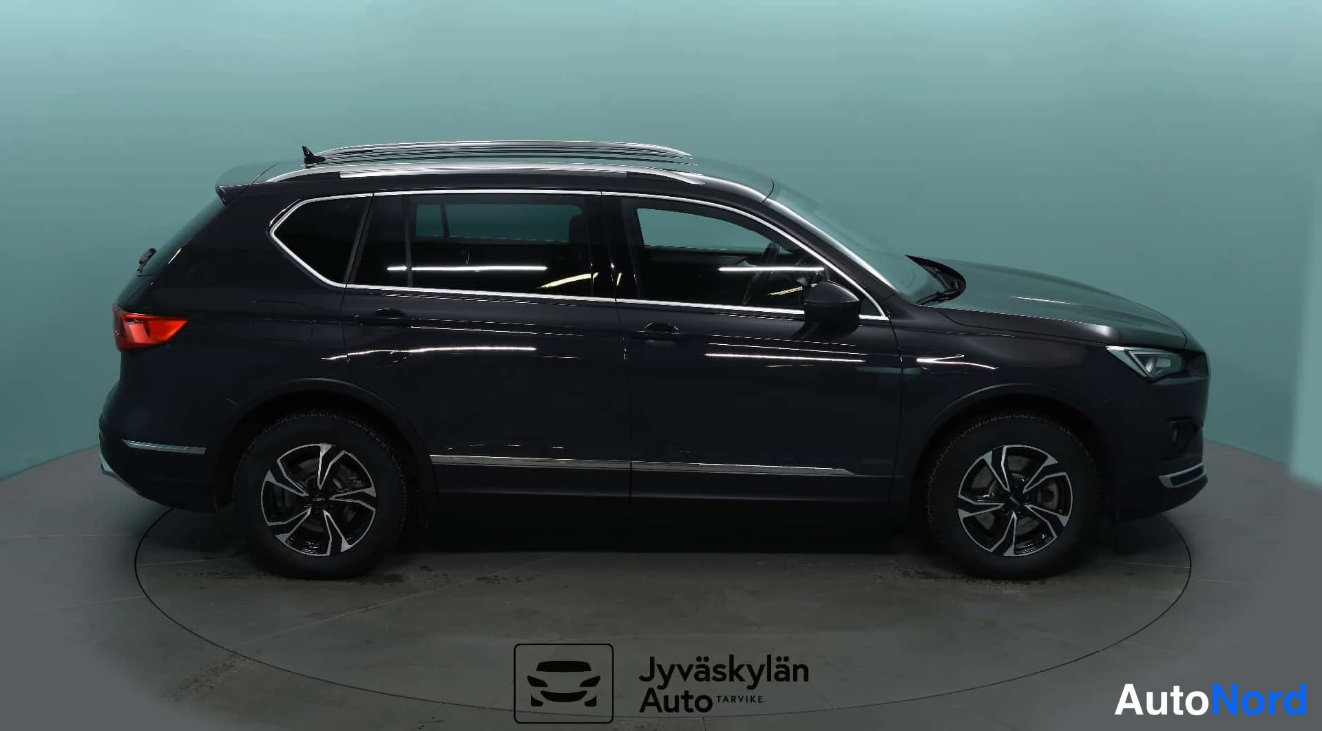 Harmaa Seat Tarraco 2023, etuviisto, keula oikealle, kuva 3
