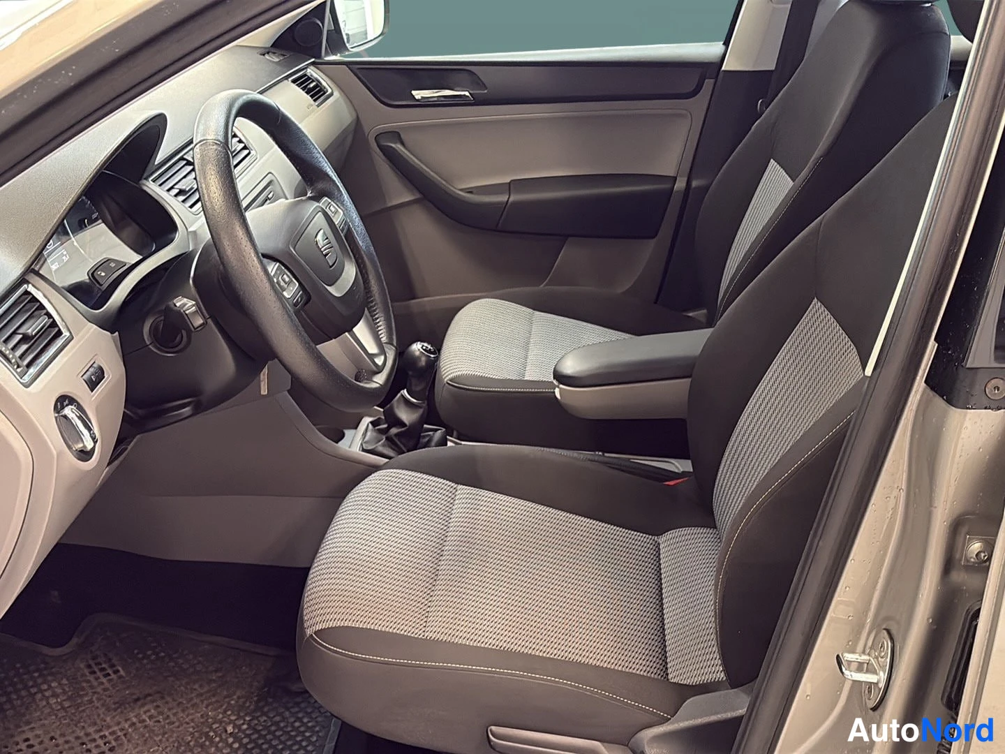 Beige Seat Toledo 2013, etuistuimet, kuva 9