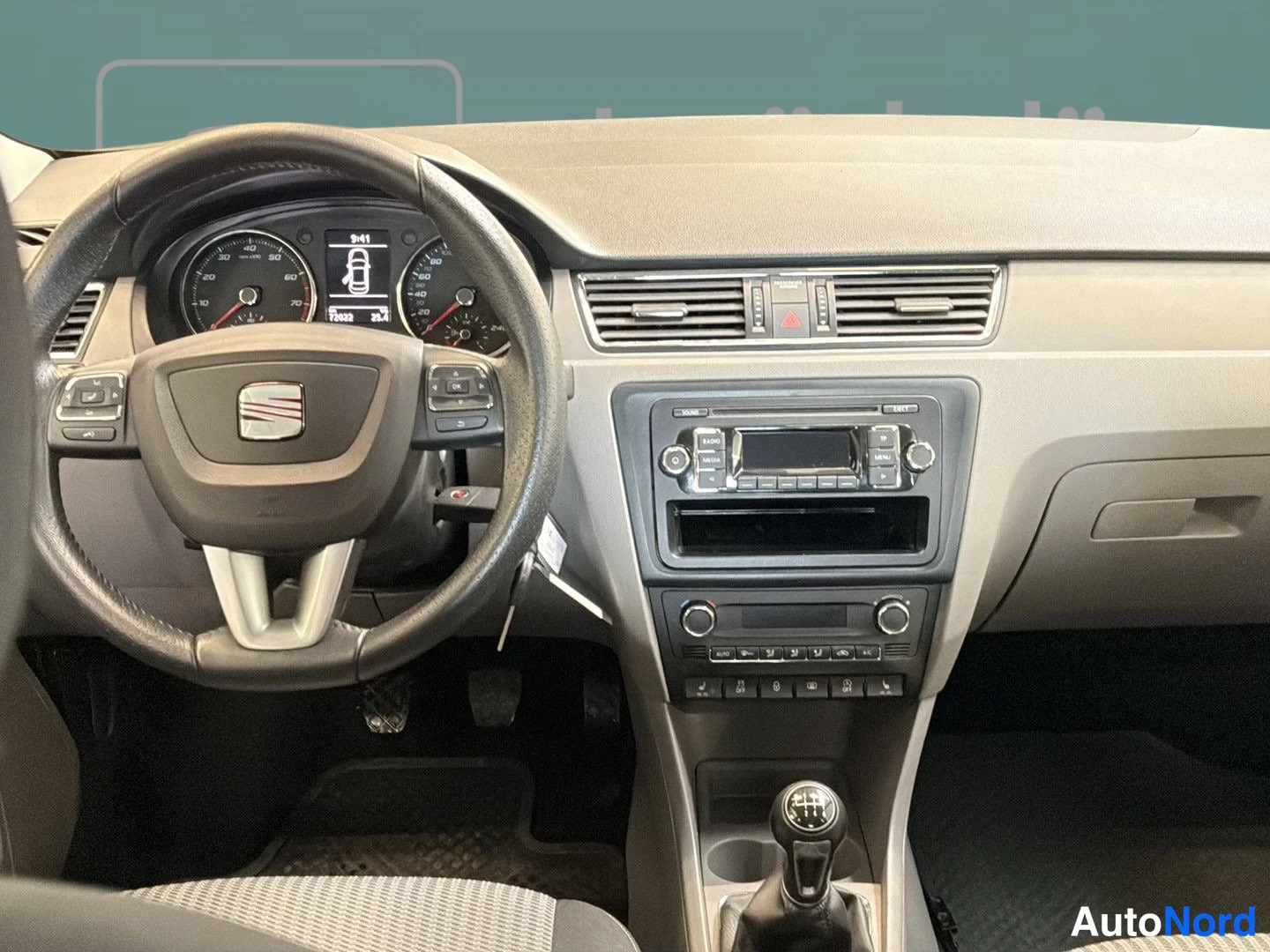 Beige Seat Toledo 2013, ohjaamo, kuva 8