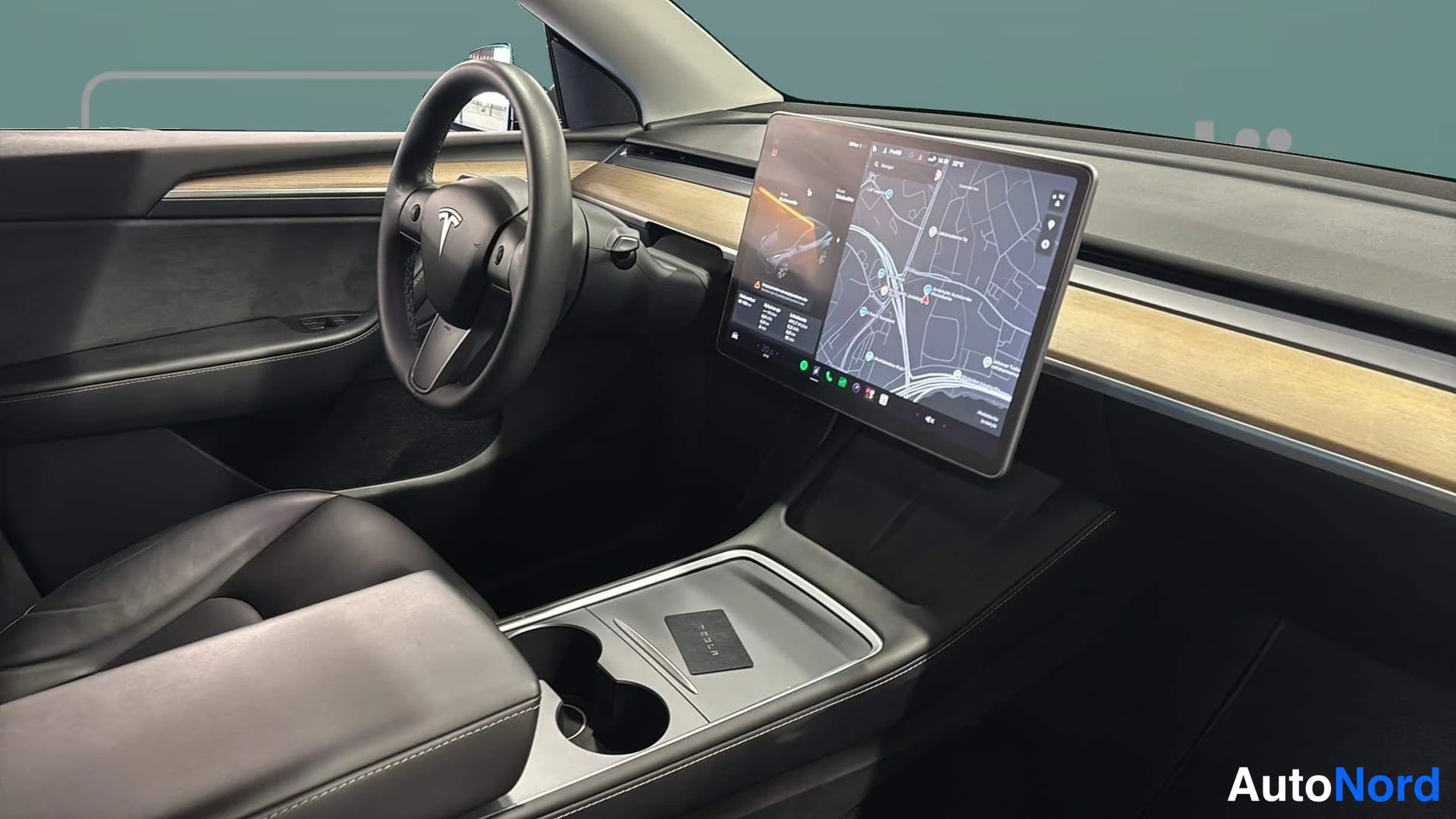 Harmaa Tesla Model Y 2021, yksityiskohta, kuva 16