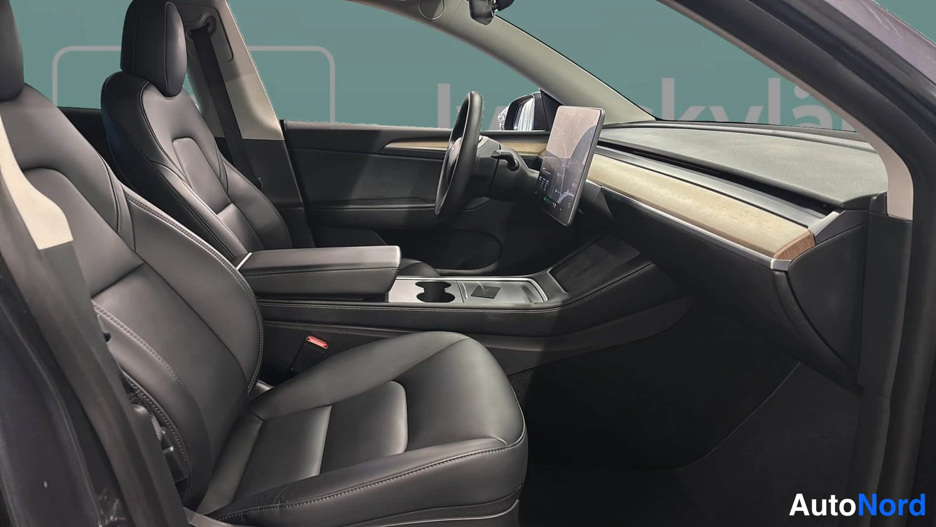 Harmaa Tesla Model Y 2021, ohjaamo, kuva 9