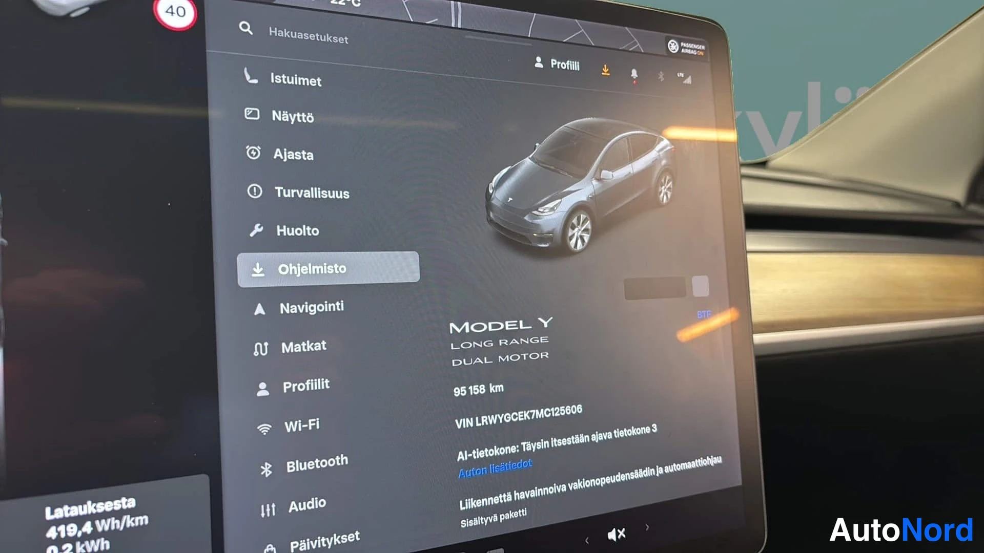 Harmaa Tesla Model Y 2021, yksityiskohta, kuva 17