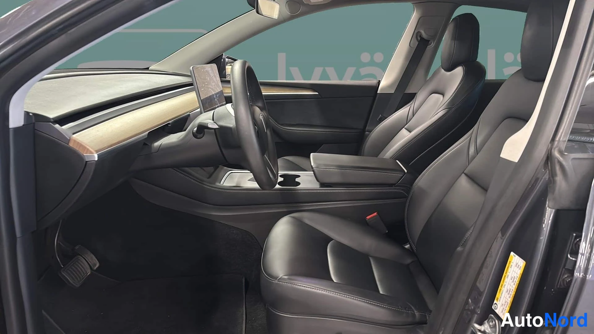 Harmaa Tesla Model Y 2021, ohjaamo, kuva 10