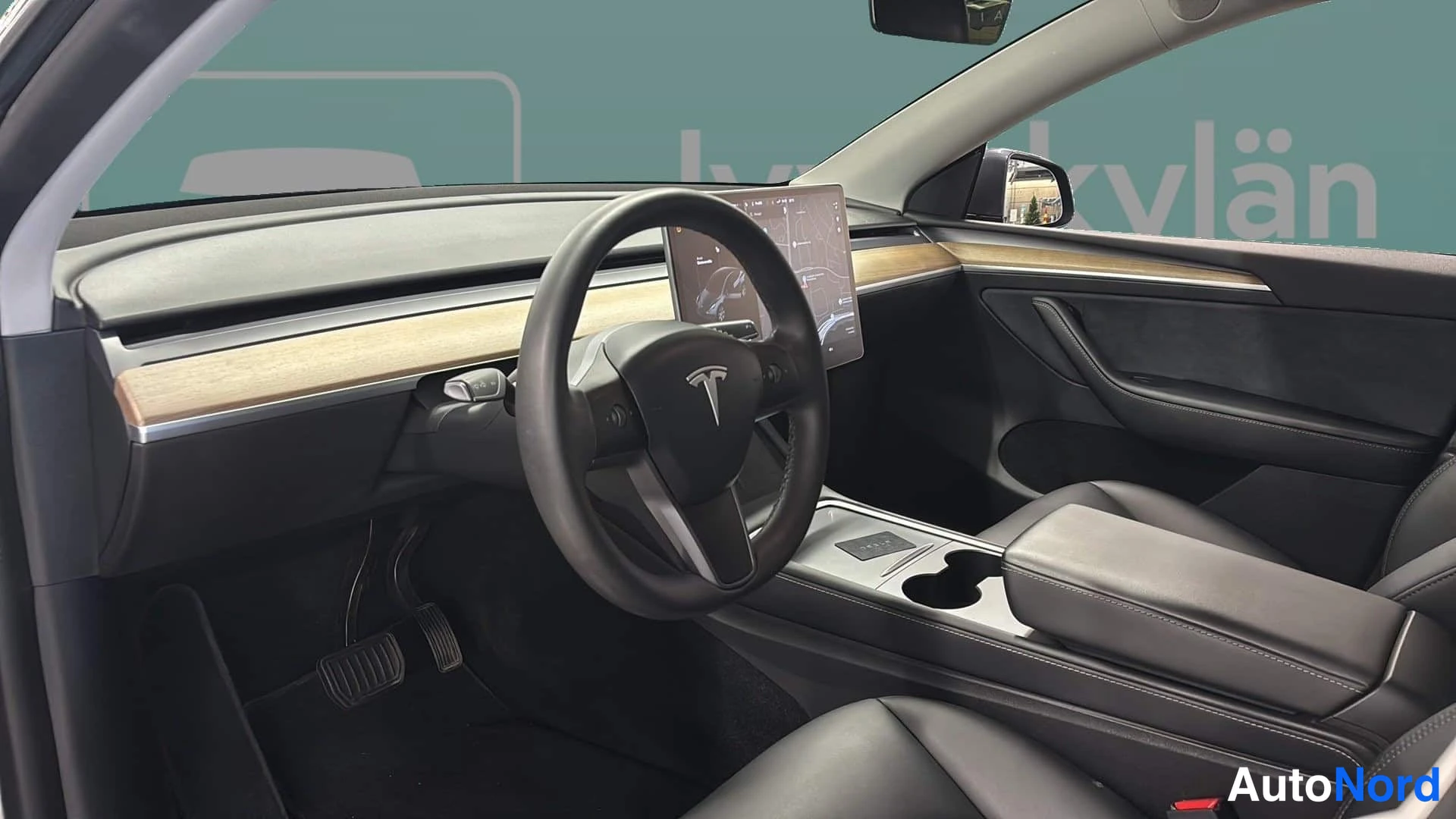 Harmaa Tesla Model Y 2021, ohjaamo, kuva 11