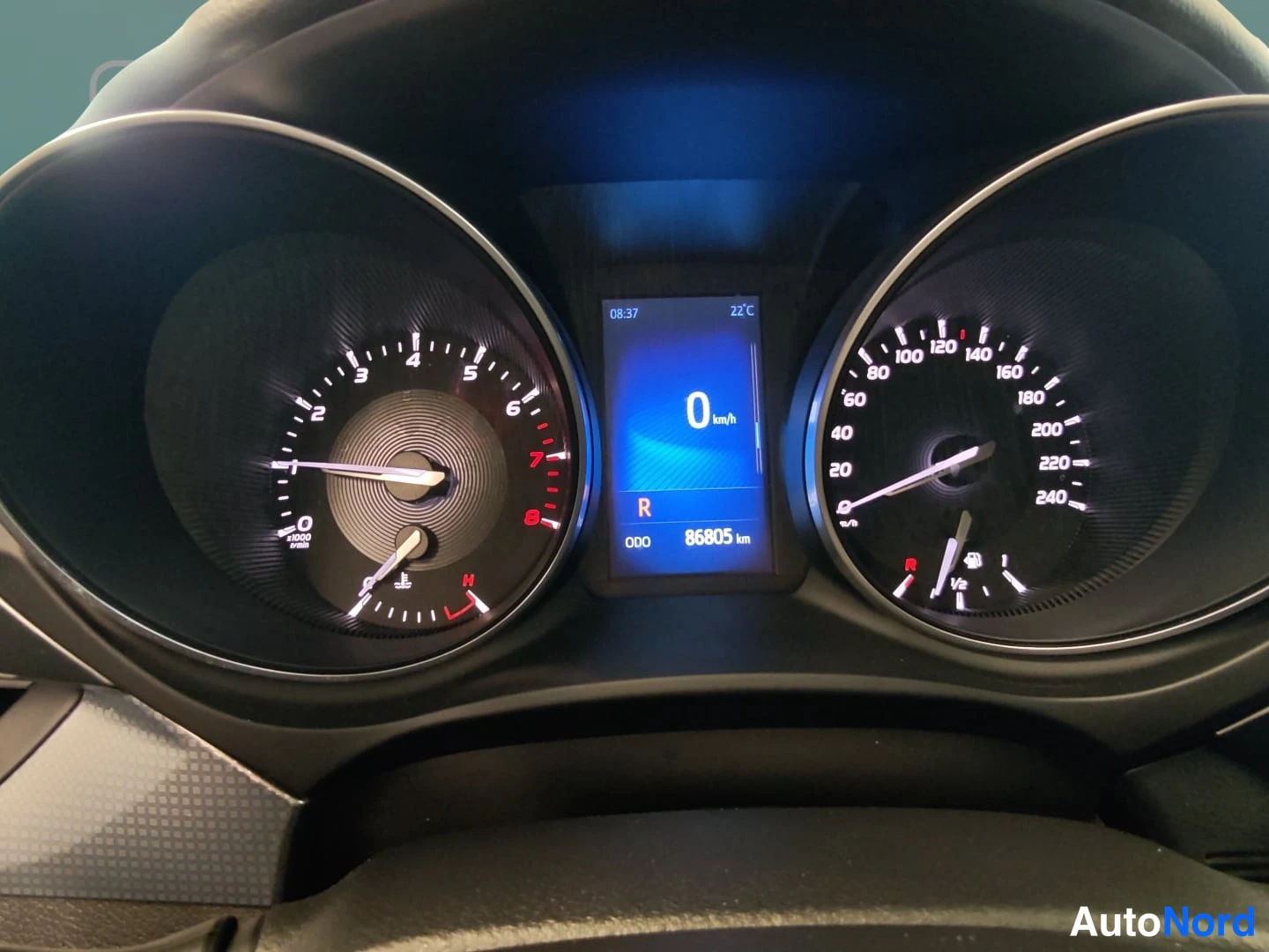 White Toyota Avensis 2018, detail, photo 16