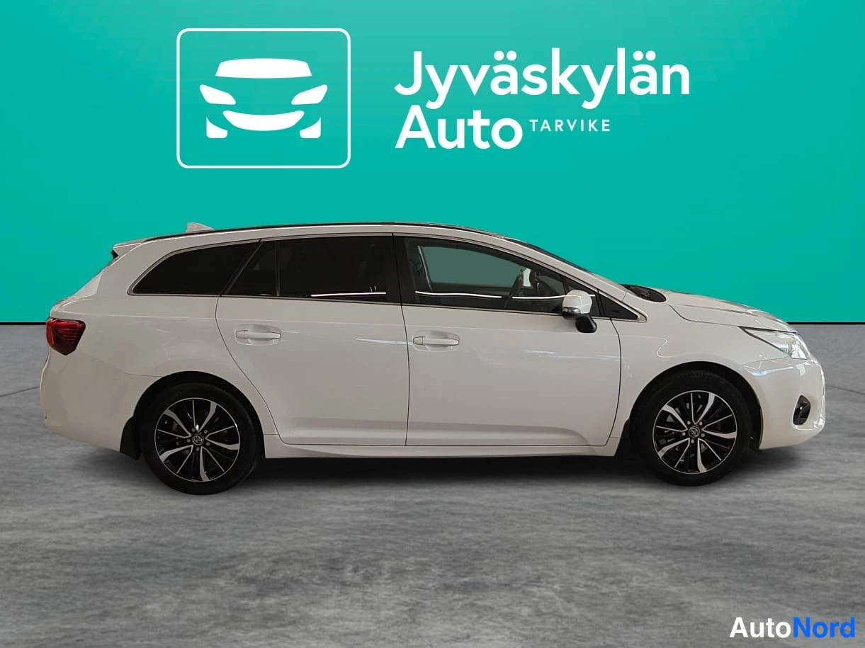 White Toyota Avensis 2018, rear three-quarter, photo 5