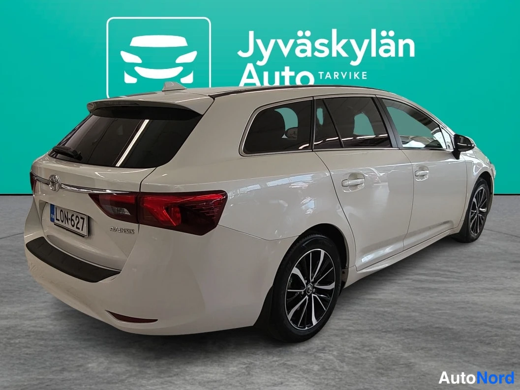 White Toyota Avensis 2018, rear three-quarter, photo 6
