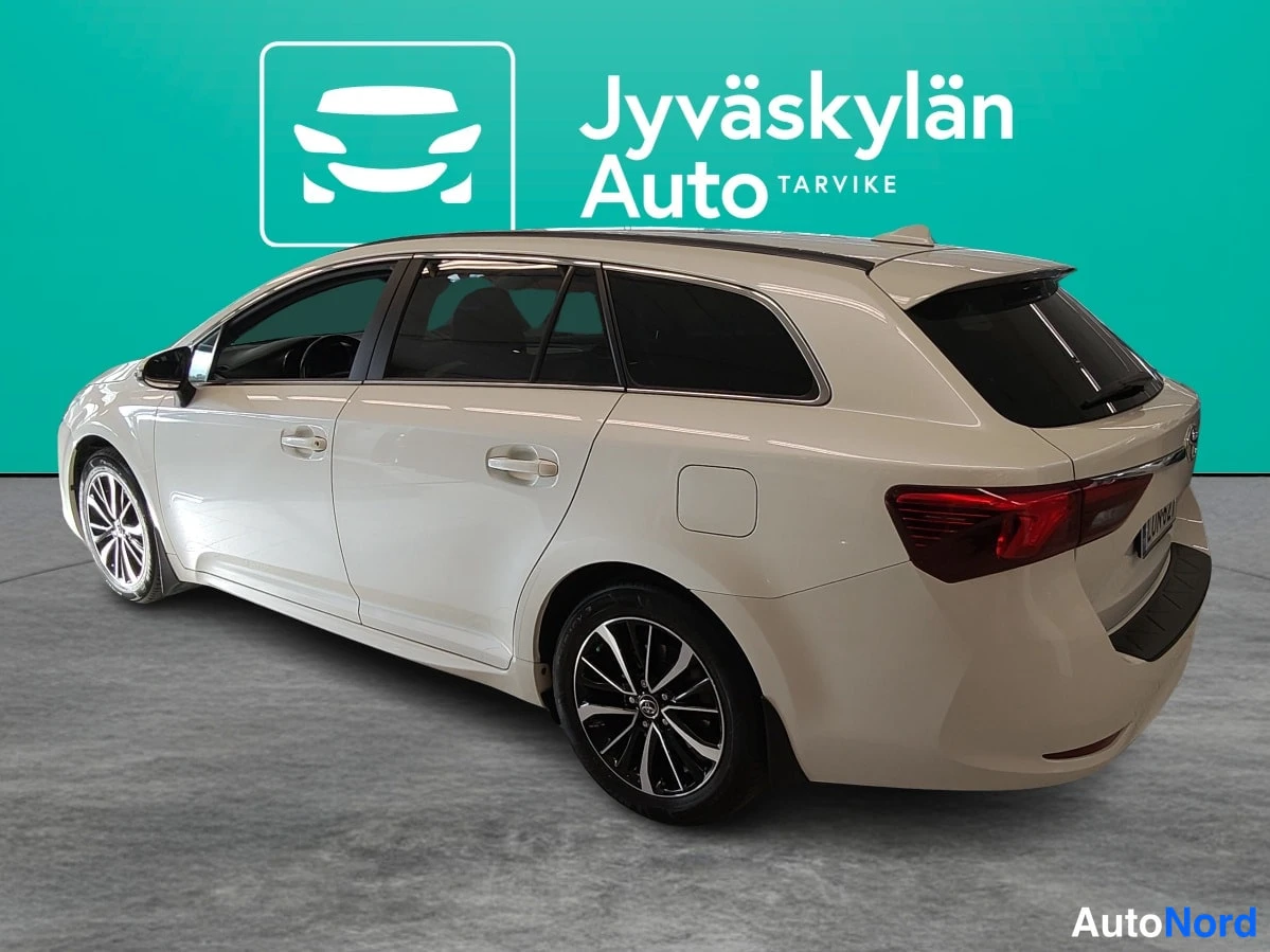 White Toyota Avensis 2018, rear three-quarter, photo 7