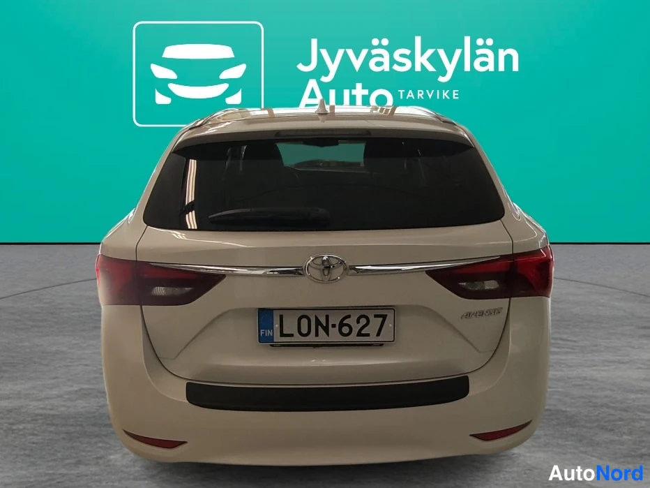 White Toyota Avensis 2018, rear, photo 8