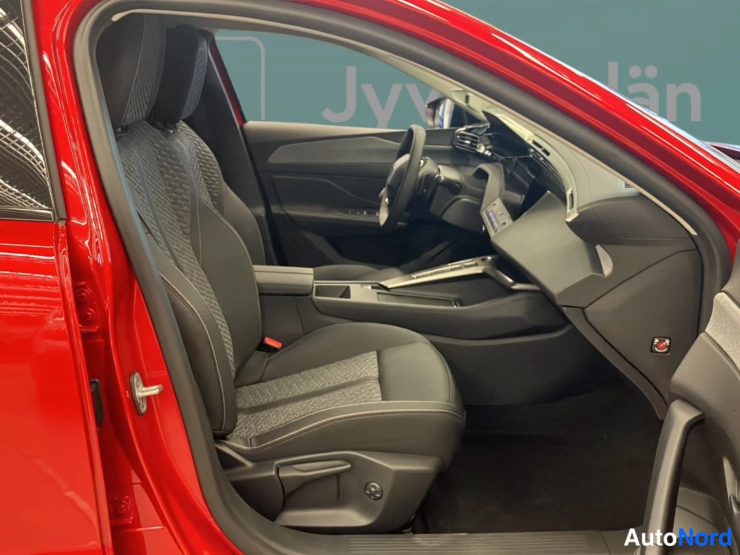Punainen Peugeot 408 2026, etuistuimet, kuva 8