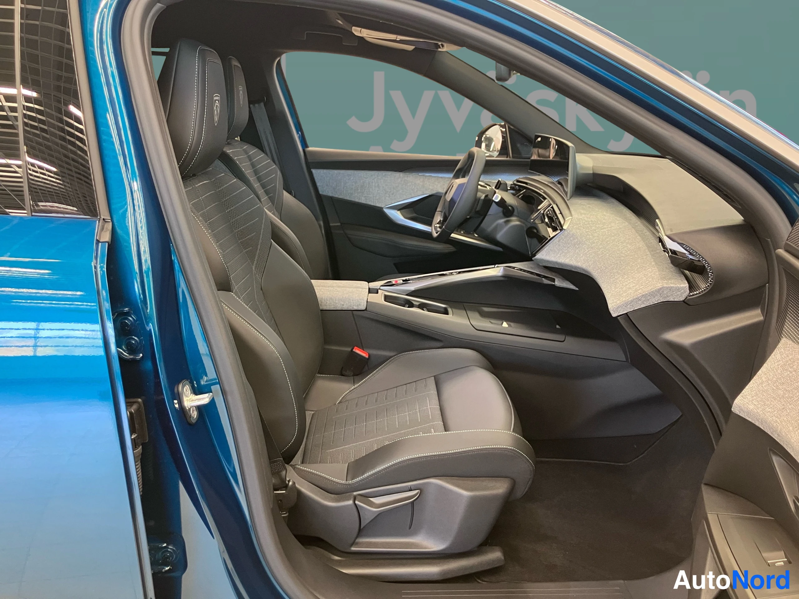 Sininen Peugeot 5008 2026, etuistuimet, kuva 14