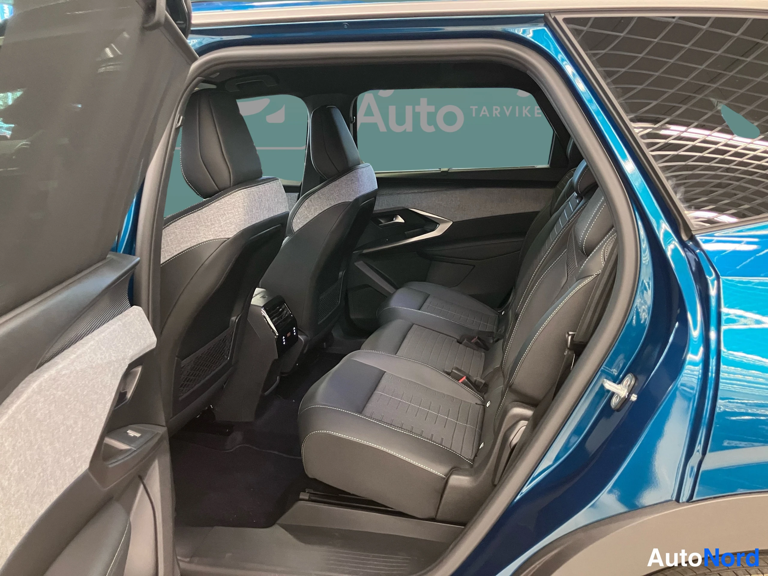 Sininen Peugeot 5008 2026, takaistuimet, kuva 18