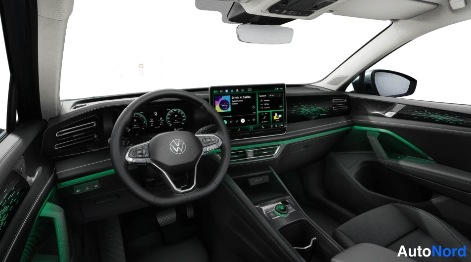 Harmaa Volkswagen Tiguan 2026, ohjaamo, kuva 4