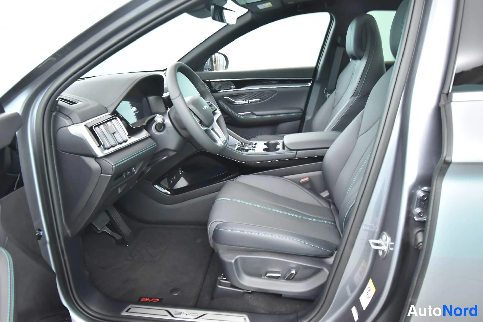 Harmaa BYD Seal U DM-i 2026, ohjaamo, kuva 17