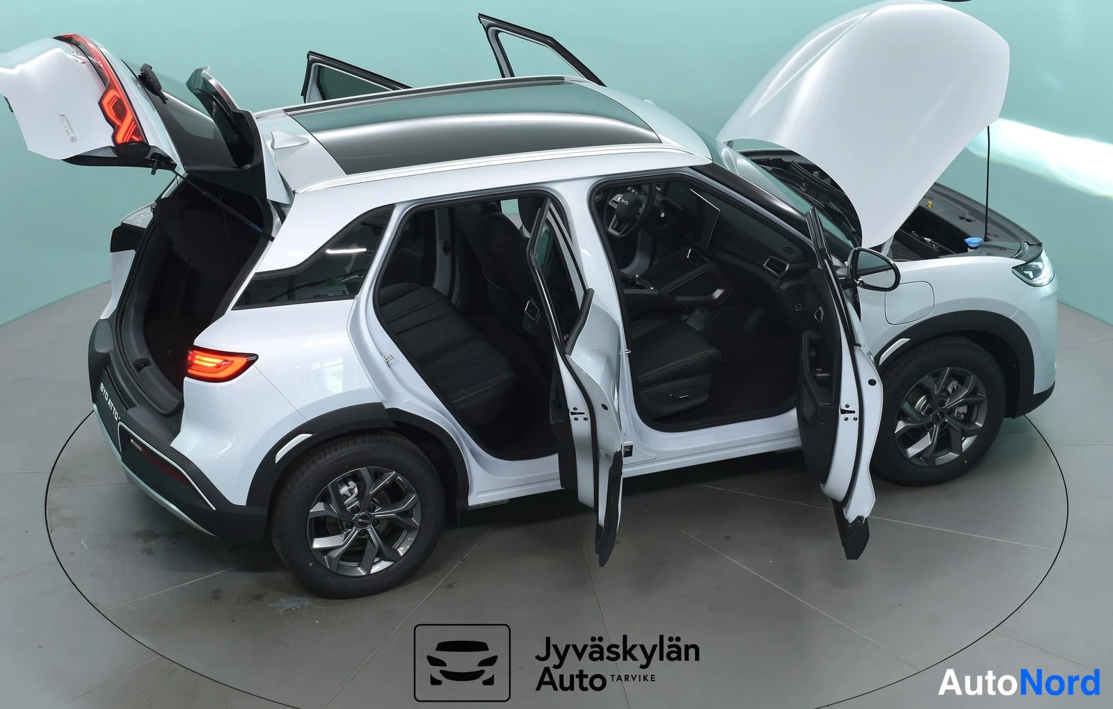 Valkoinen BYD Atto 2 2026, etuviisto, keula oikealle, kuva 3