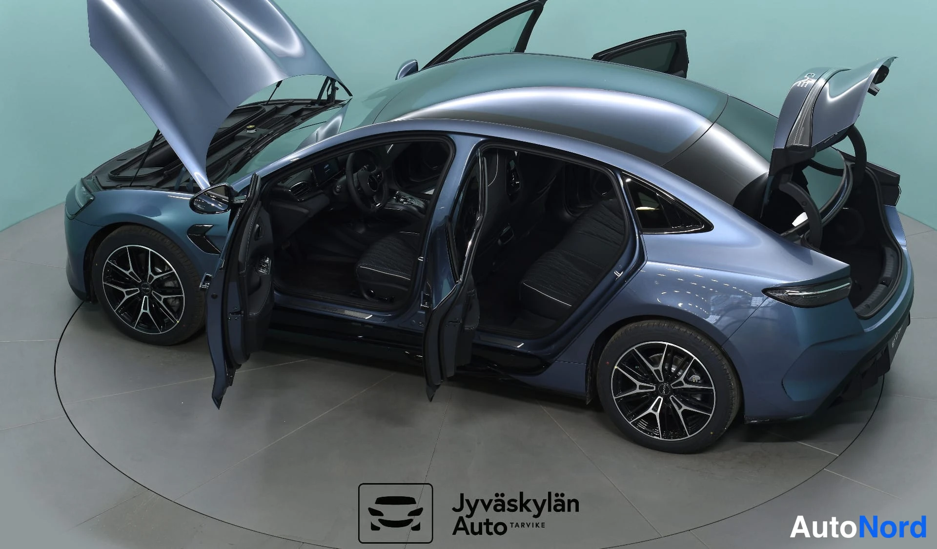 Harmaa BYD Seal 2026, etuviisto, keula vasemmalle, kuva 4
