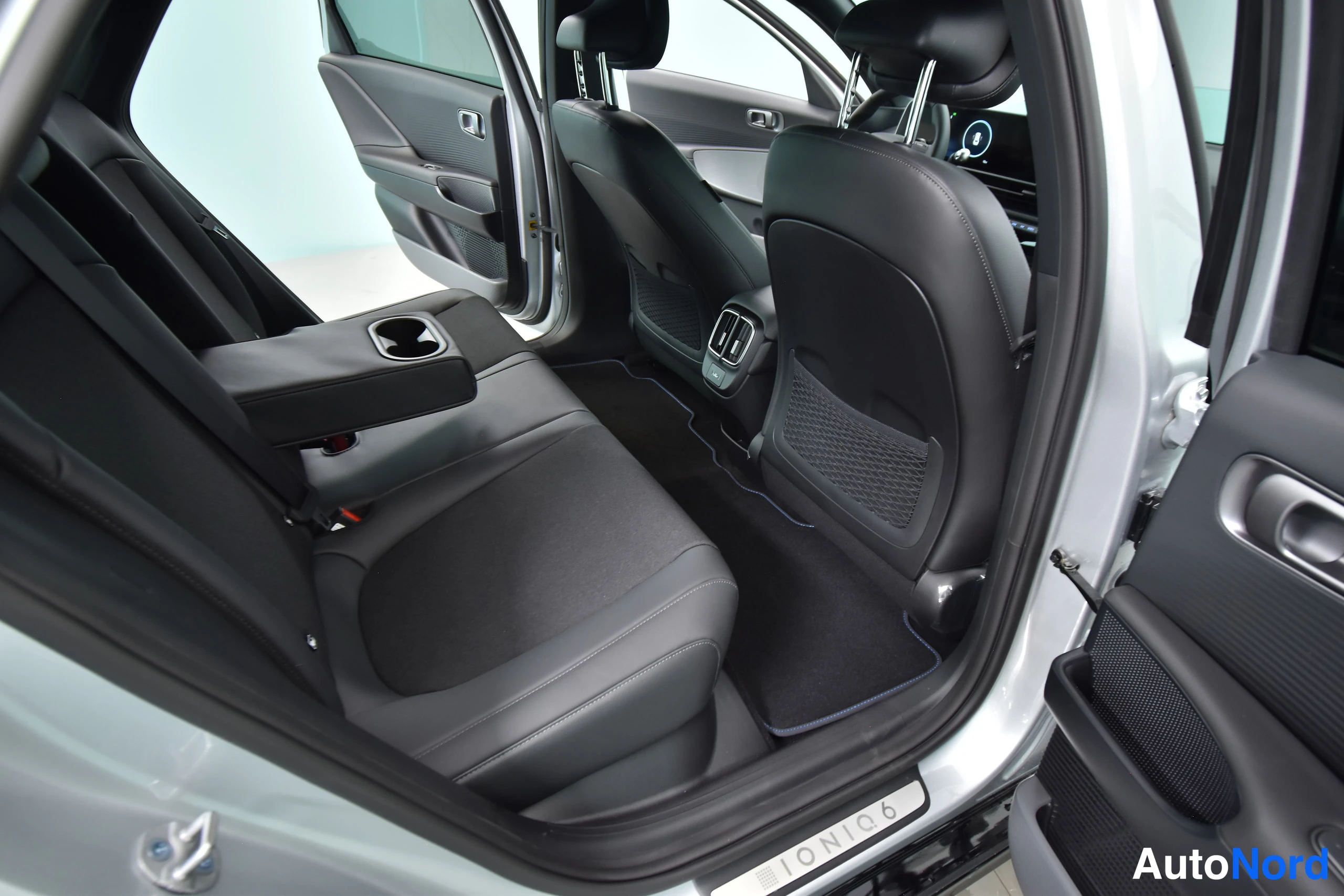 Harmaa Hyundai IONIQ 6 2026, takaistuimet, kuva 32