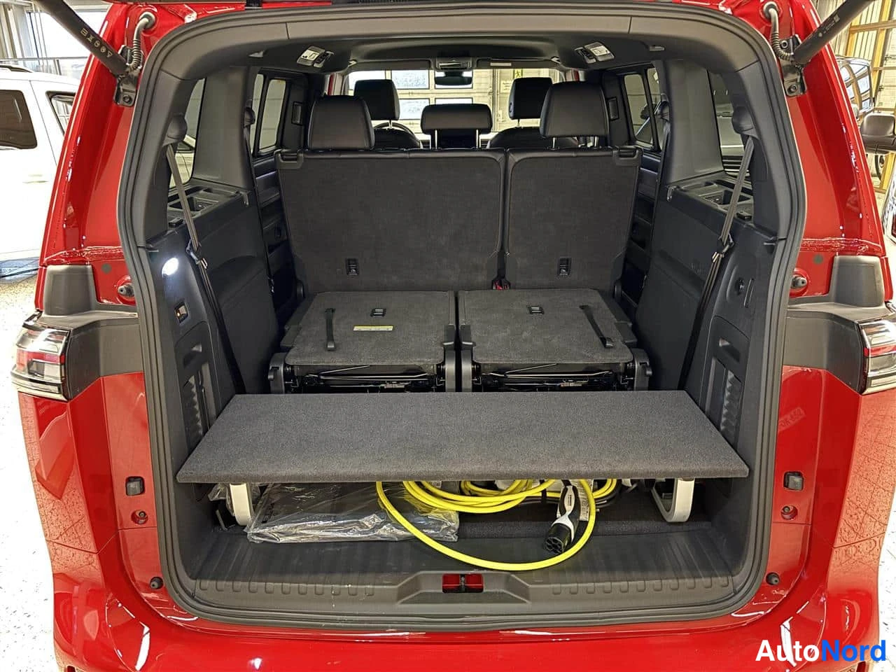 Red Volkswagen ID. Buzz 2025, boot, photo 15