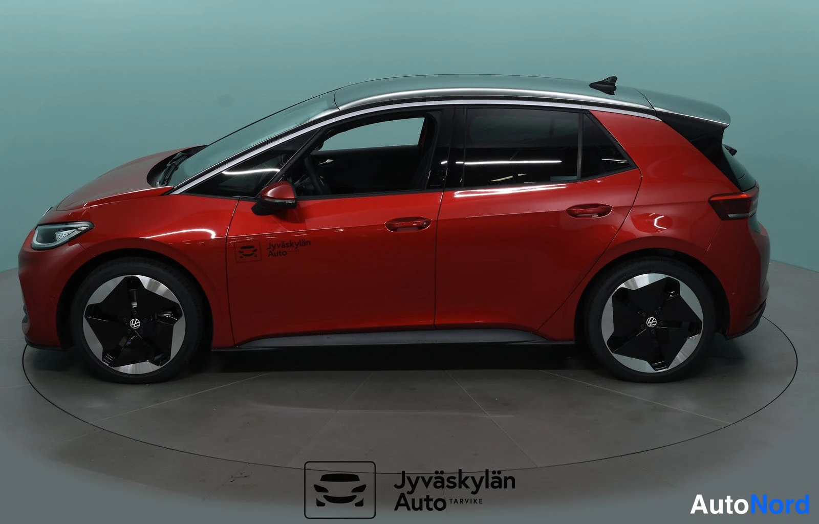 Punainen Volkswagen ID.3 2025, sivulta, kuva 7