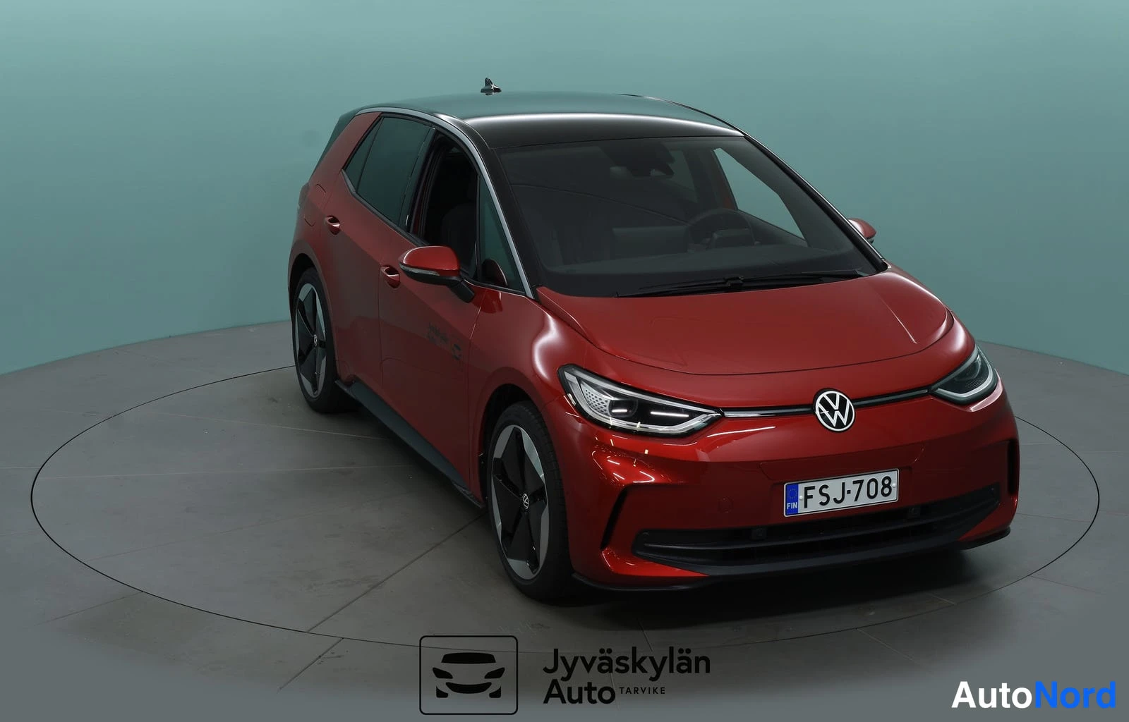 Punainen Volkswagen ID.3 2025, etuviisto, keula oikealle, kuva 4