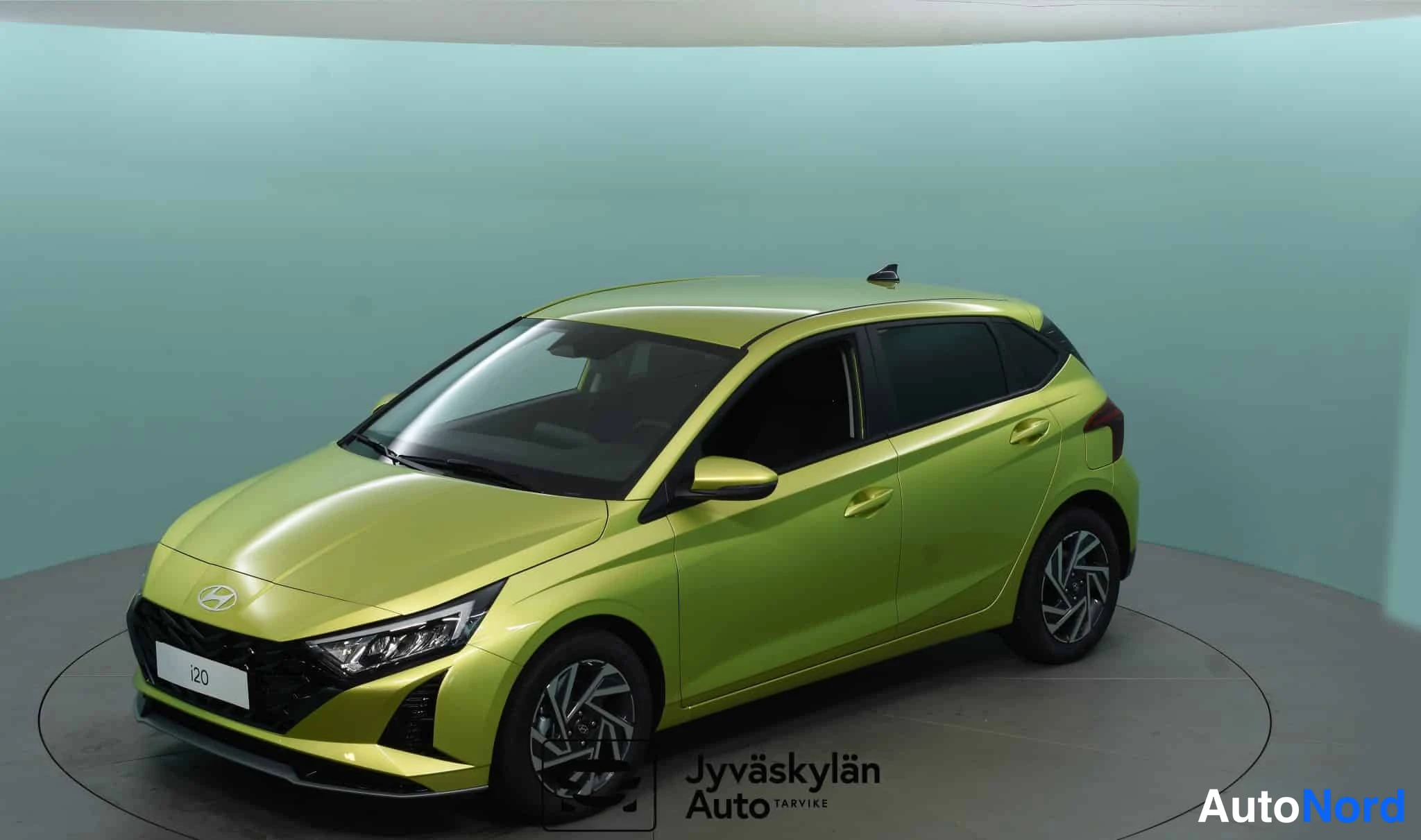 Yellow Hyundai i20 2026, front three-quarter, nose to the left, photo 2