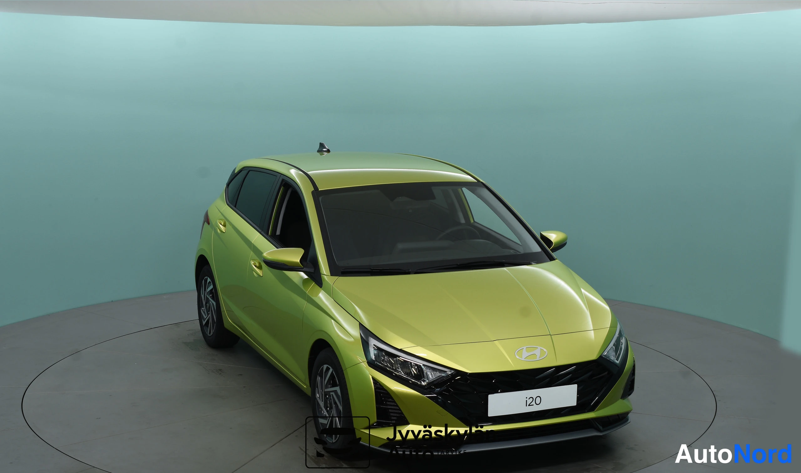 Yellow Hyundai i20 2026, front three-quarter, nose to the right, photo 5