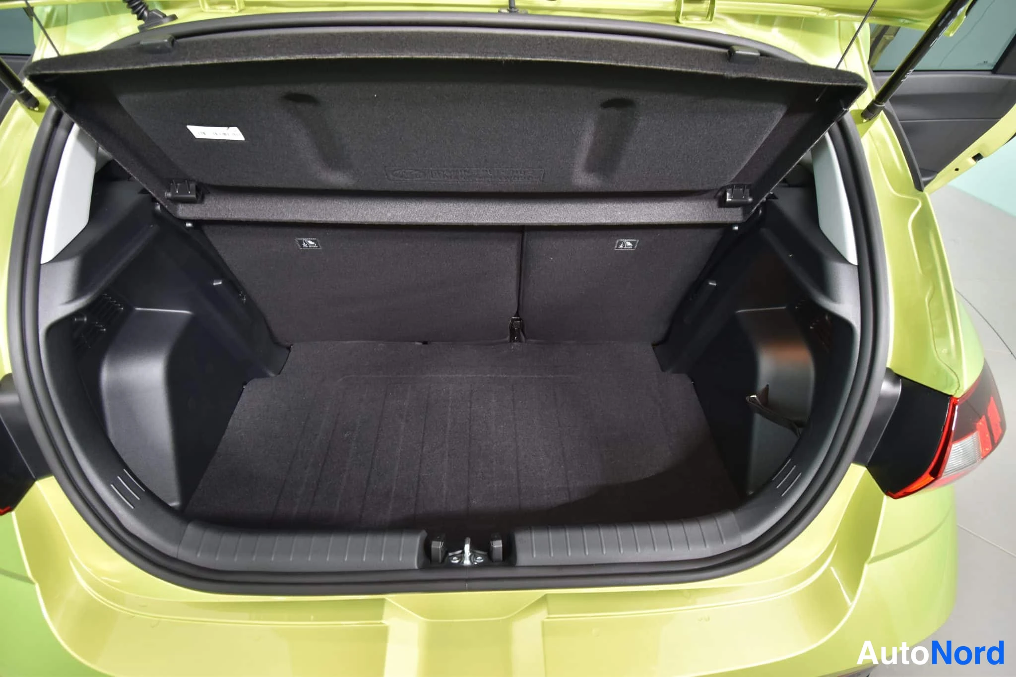 Yellow Hyundai i20 2026, boot, photo 31