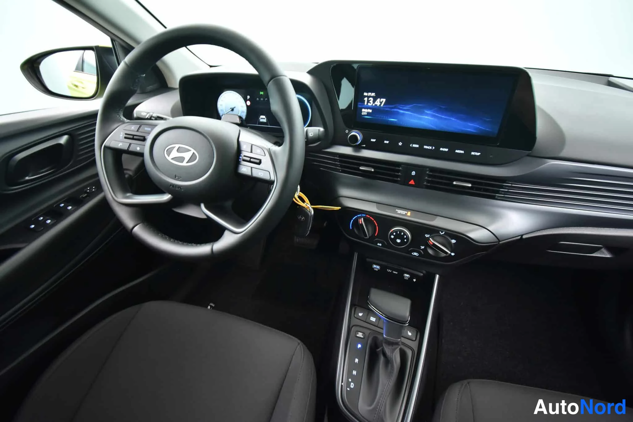 Yellow Hyundai i20 2026, cockpit, photo 25