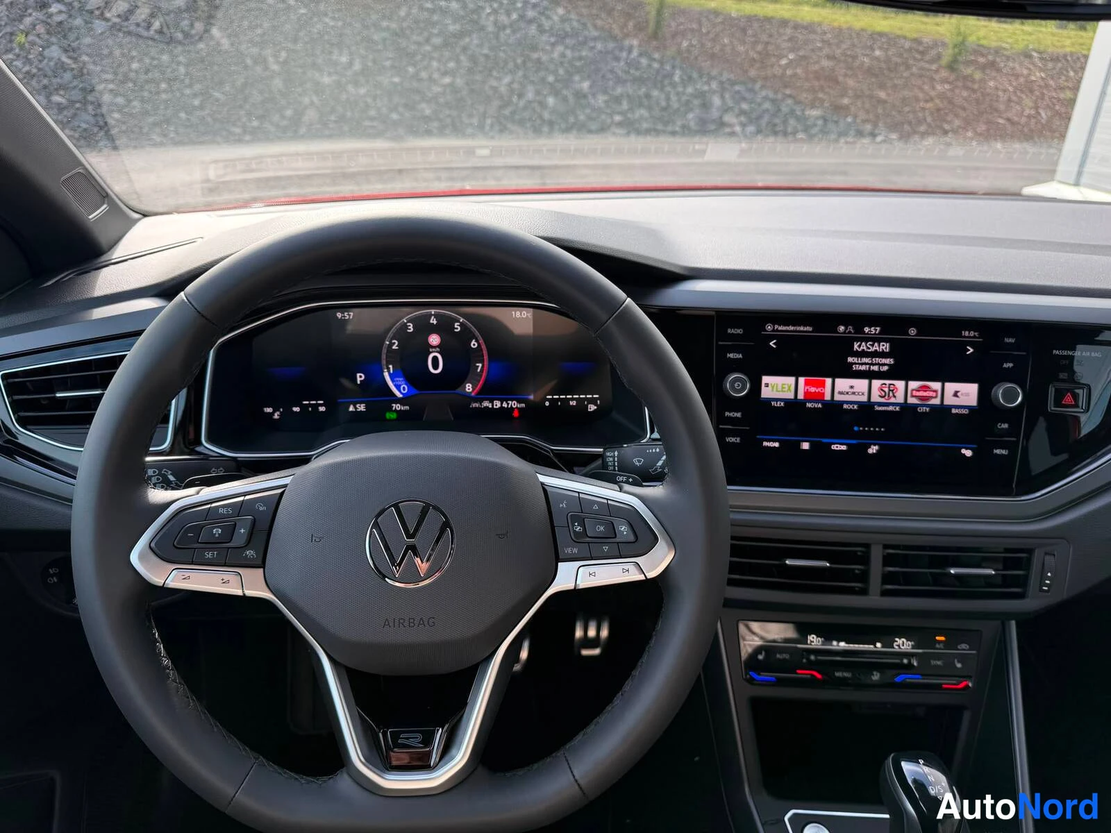 Punainen Volkswagen Taigo 2026, ohjaamo, kuva 12