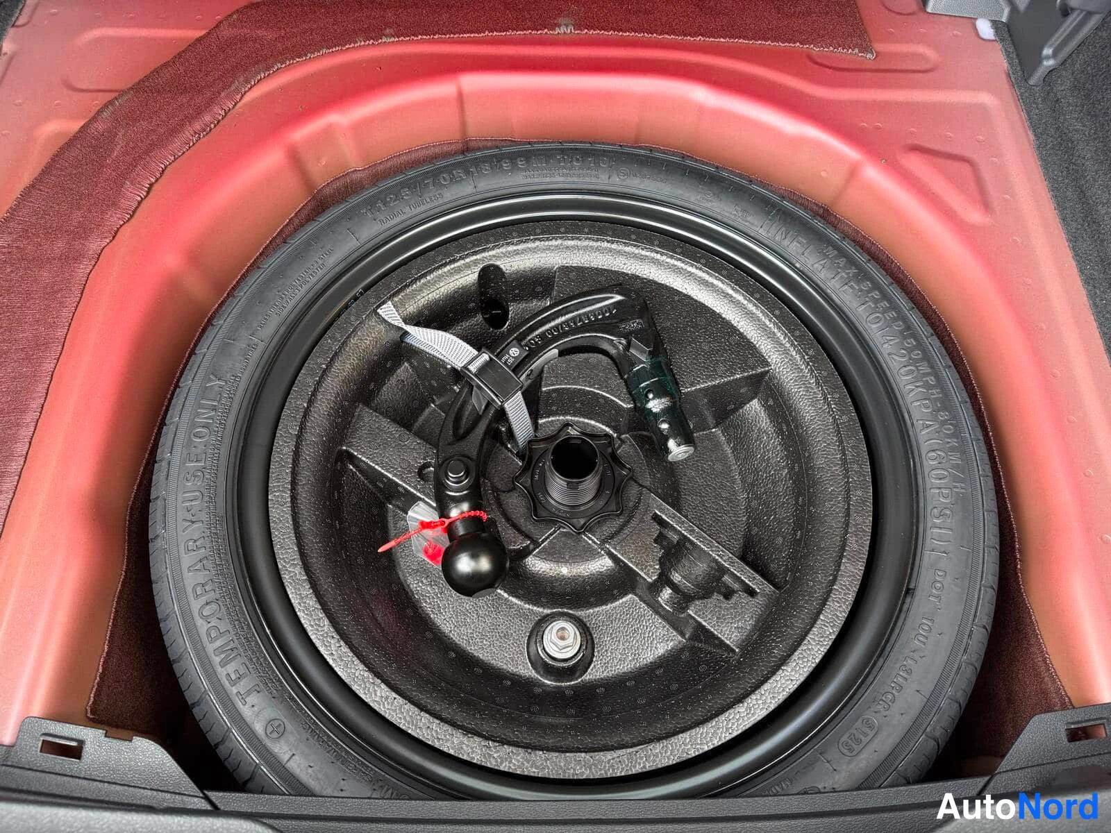 Punainen Volkswagen Taigo 2026, kuva 15