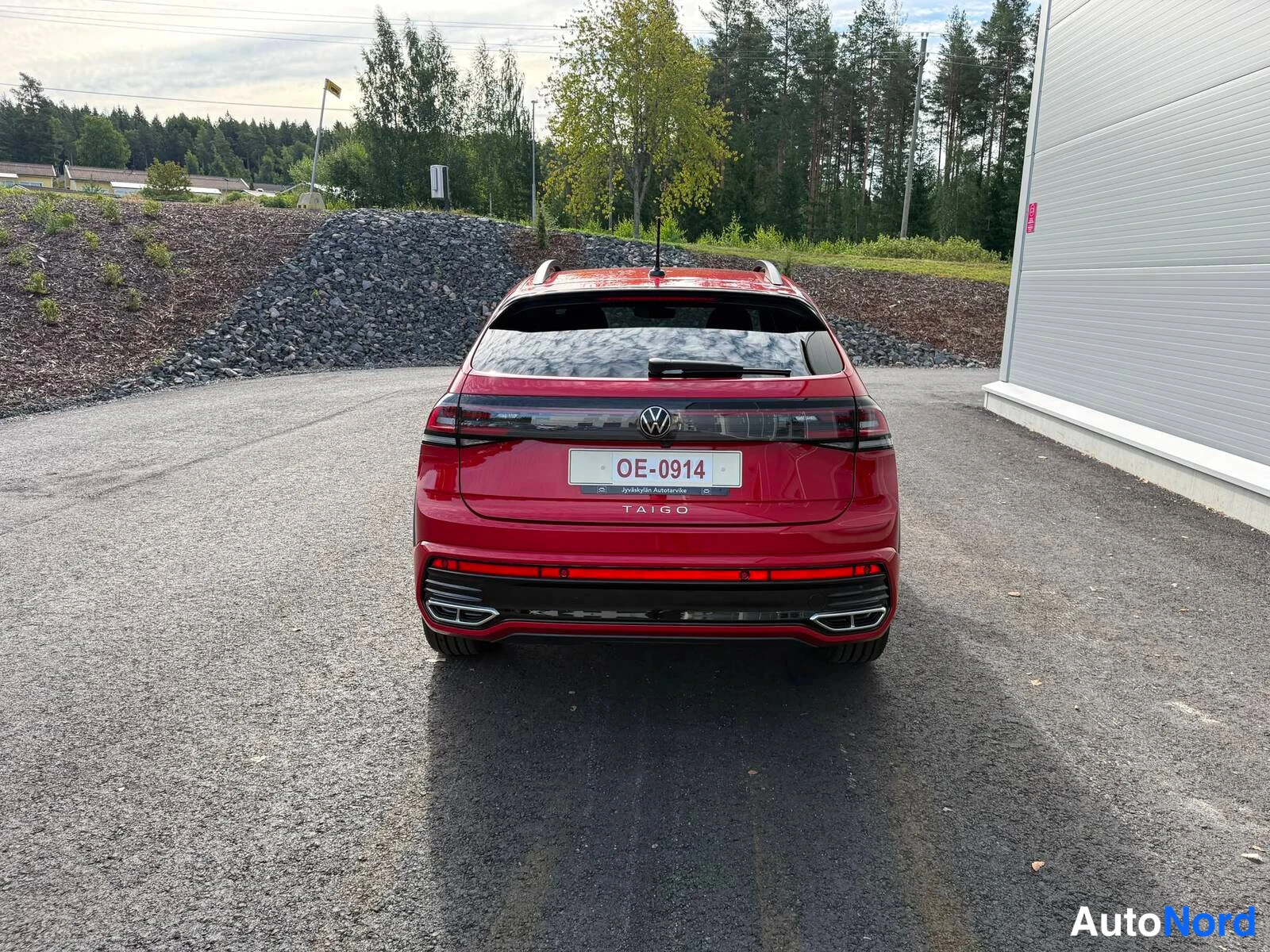 Punainen Volkswagen Taigo 2026, takaa, kuva 9