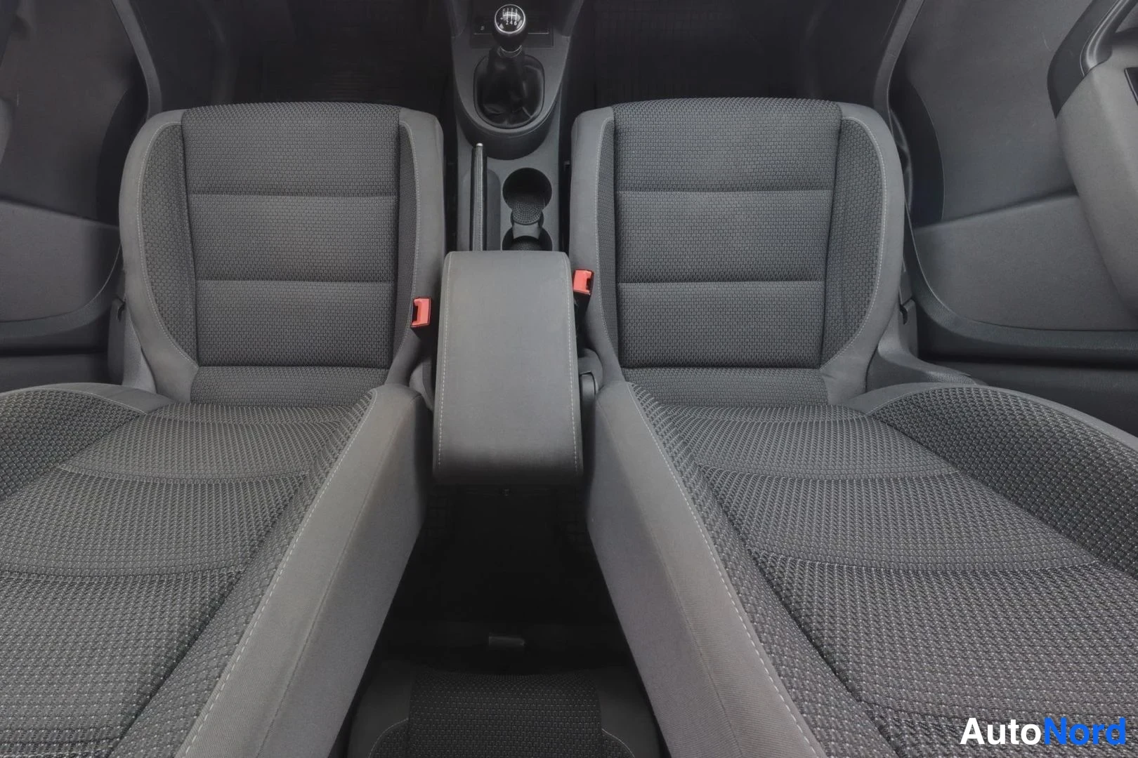 Ruskea Volkswagen Touran 2012, etuistuimet, kuva 11