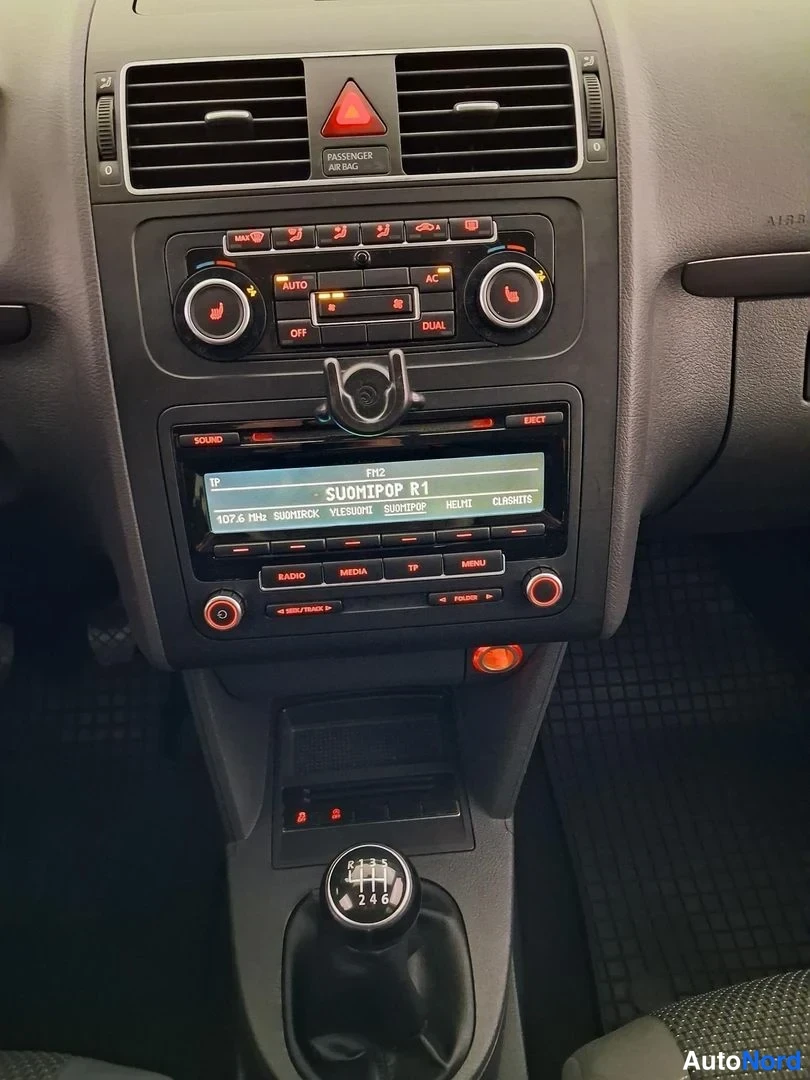 Ruskea Volkswagen Touran 2012, yksityiskohta, kuva 16