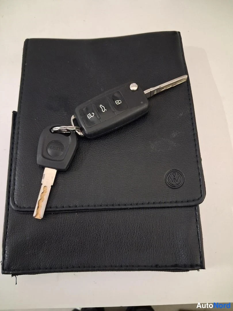 Ruskea Volkswagen Touran 2012, yksityiskohta, kuva 20