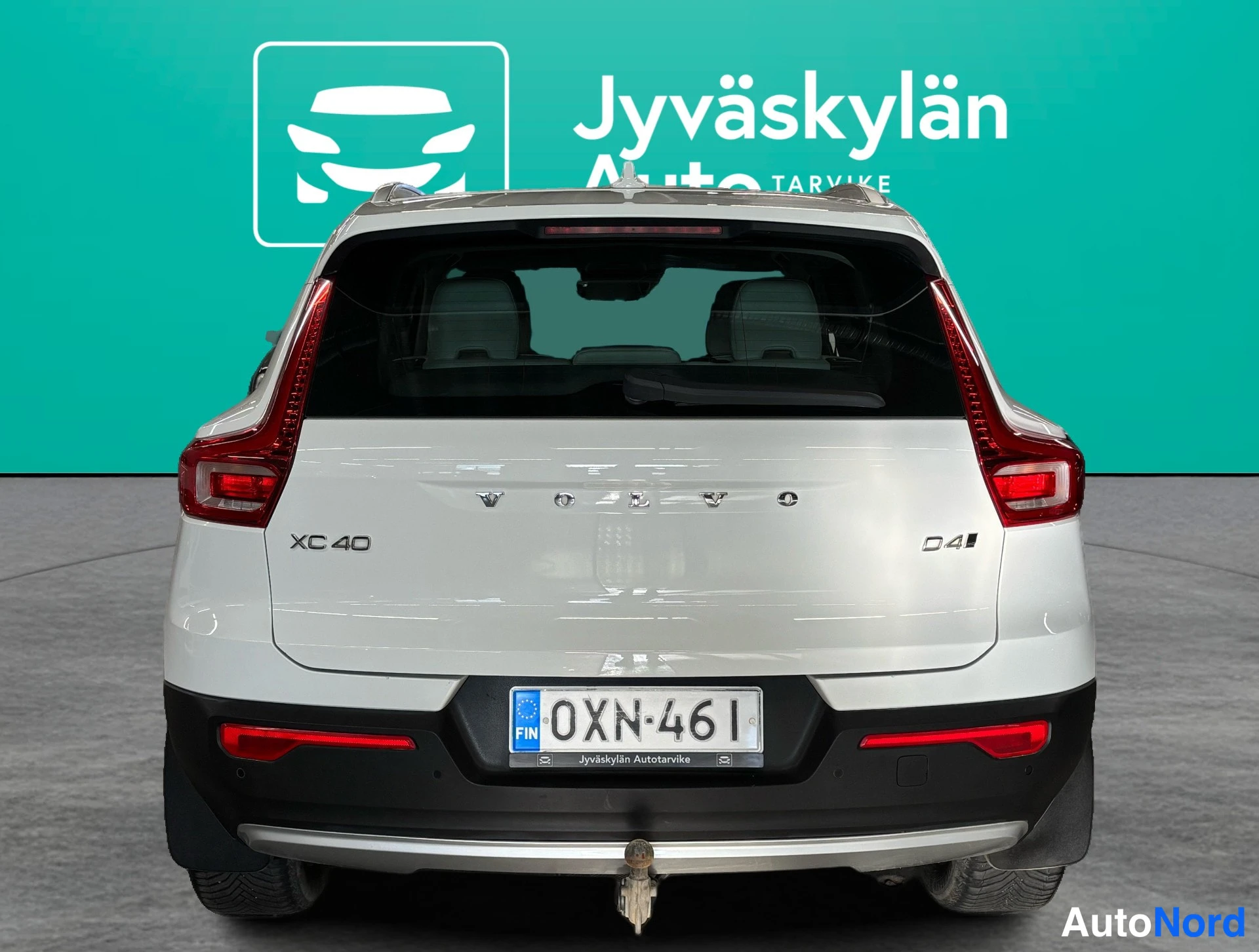 White Volvo XC40 2018, rear, photo 8