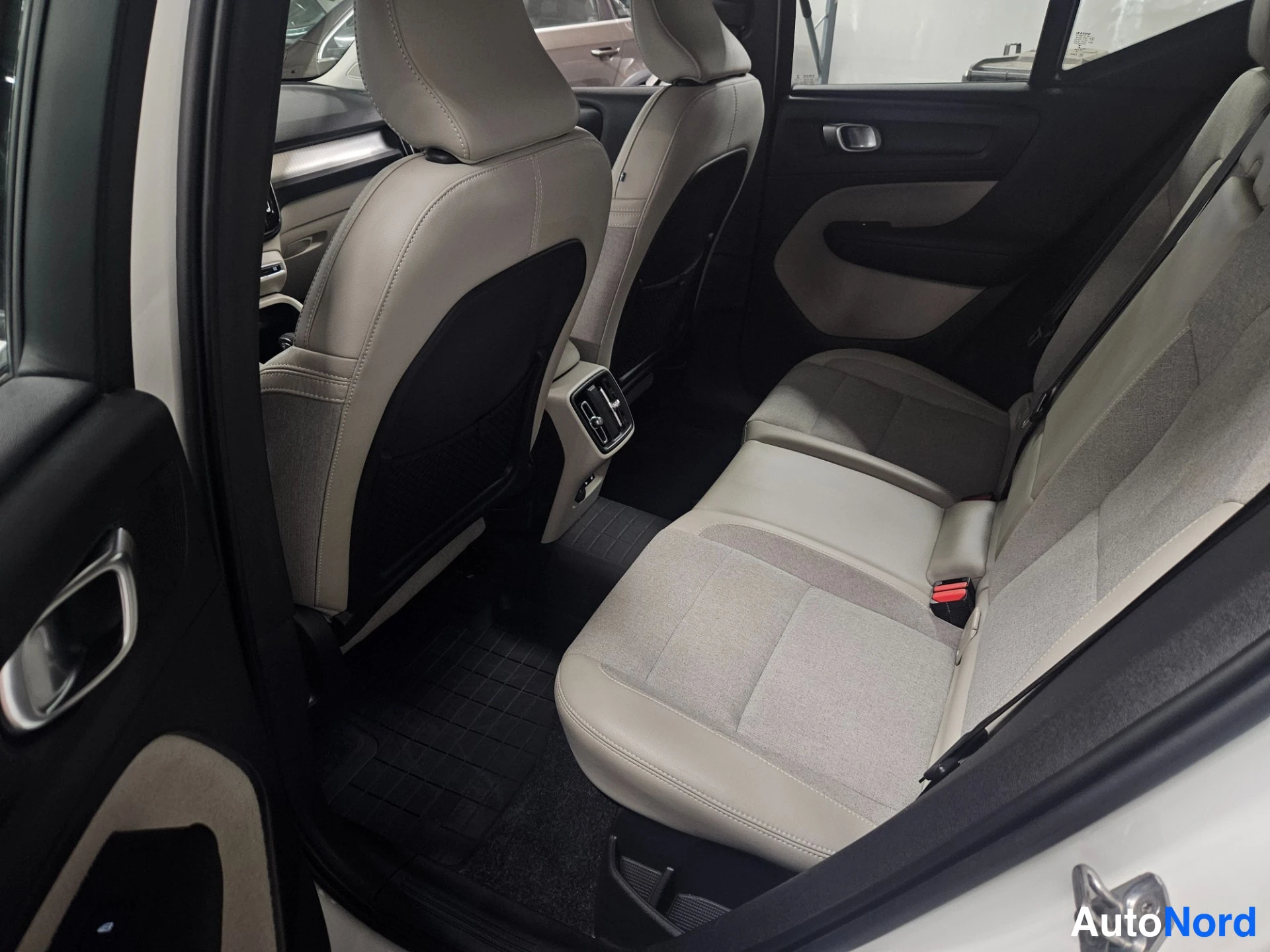 White Volvo XC40 2018, rear seats, photo 13