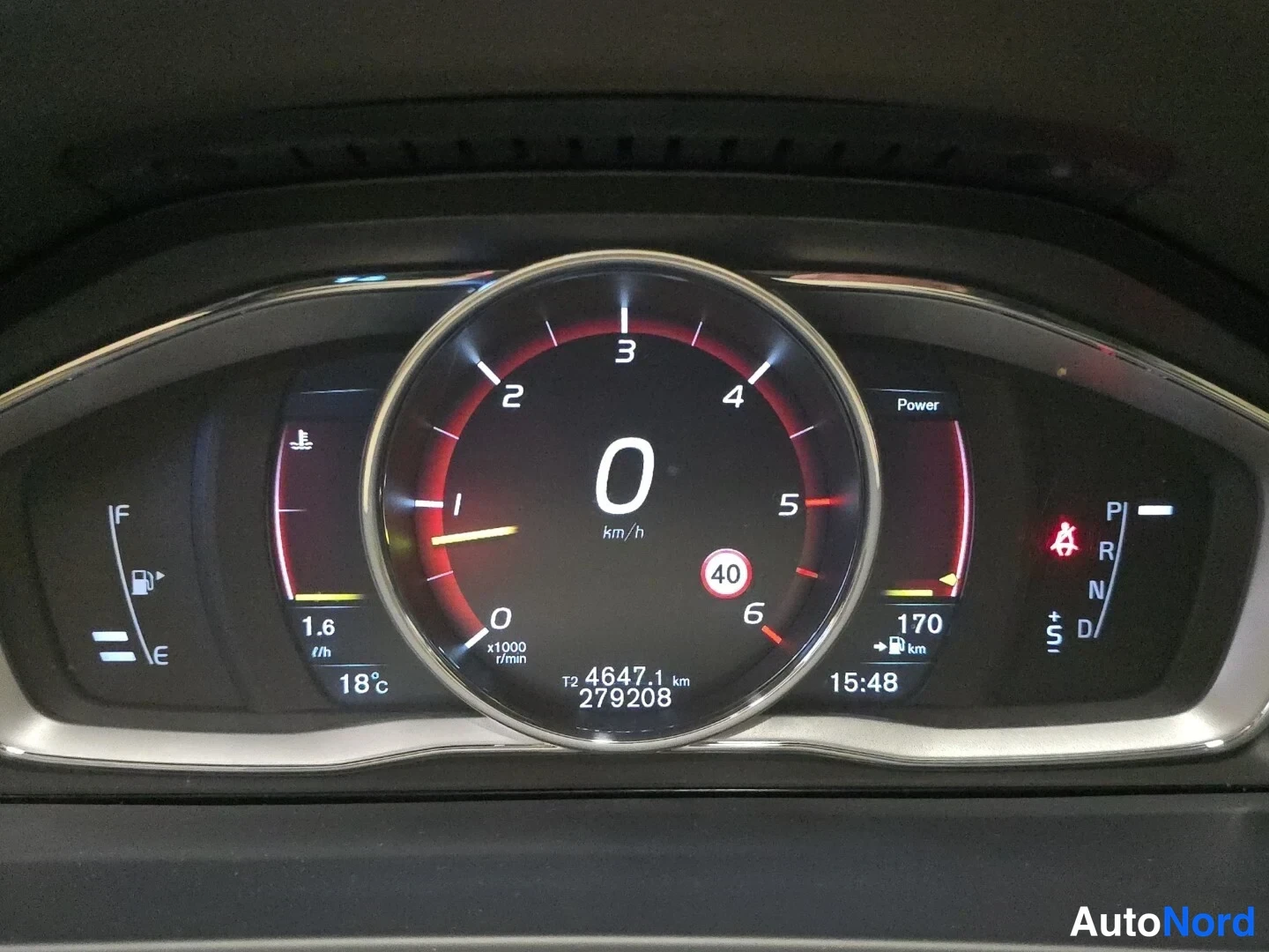 Valkoinen Volvo V60 Cross Country 2018, yksityiskohta, kuva 15