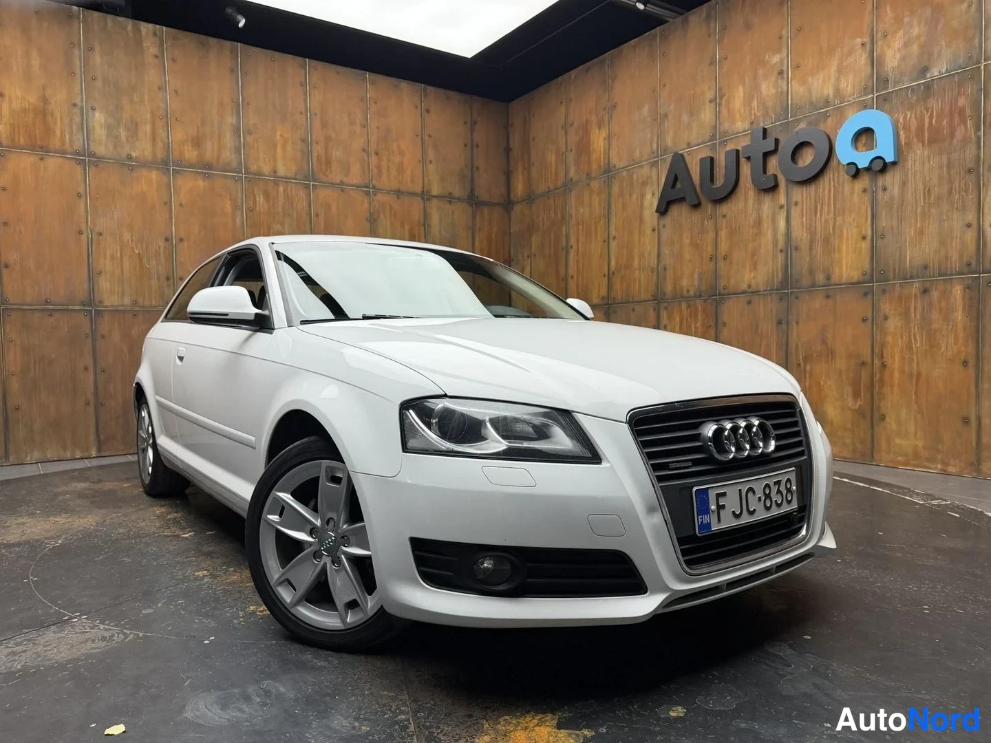 Valkoinen Audi A3 2008, etuviisto, keula oikealle, kuva 5