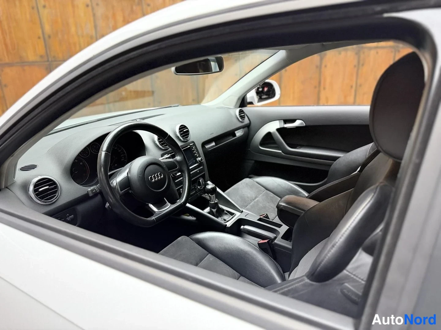 Valkoinen Audi A3 2008, ohjaamo, kuva 16