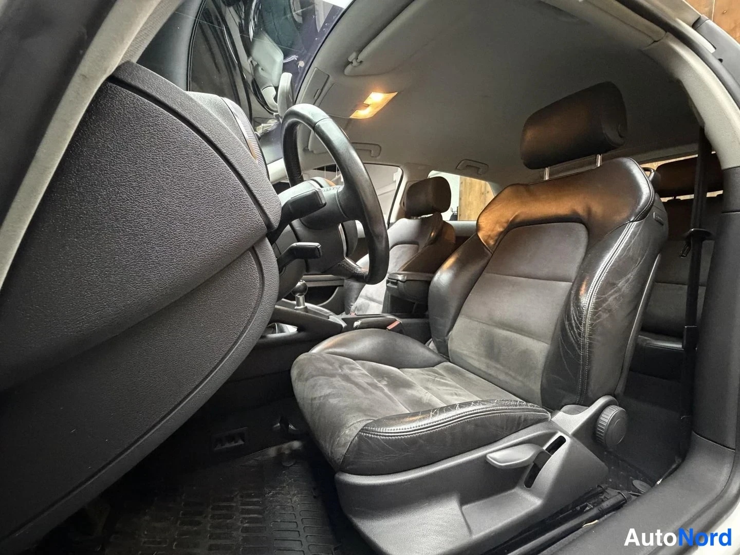 Valkoinen Audi A3 2008, etuistuimet, kuva 19