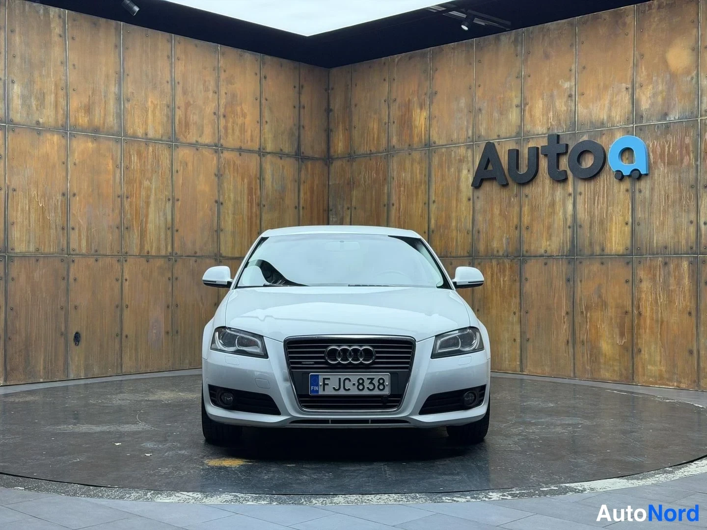 Valkoinen Audi A3 2008, edestä, kuva 9