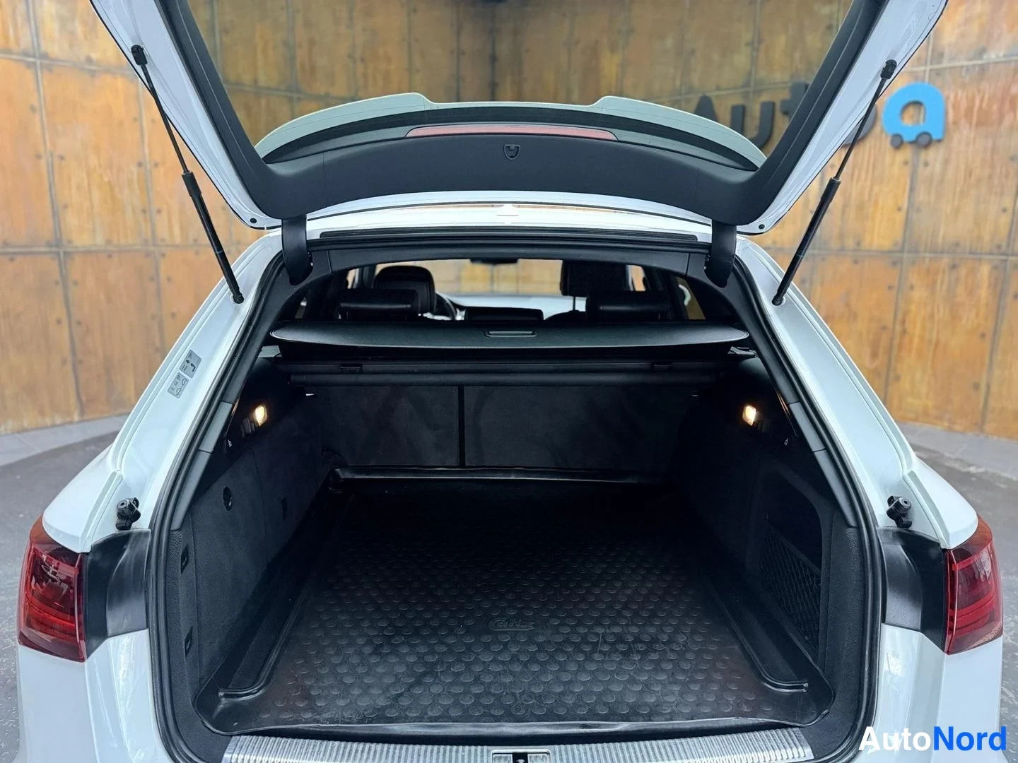 Valkoinen Audi A6 Avant 2016, tavaratila, kuva 24