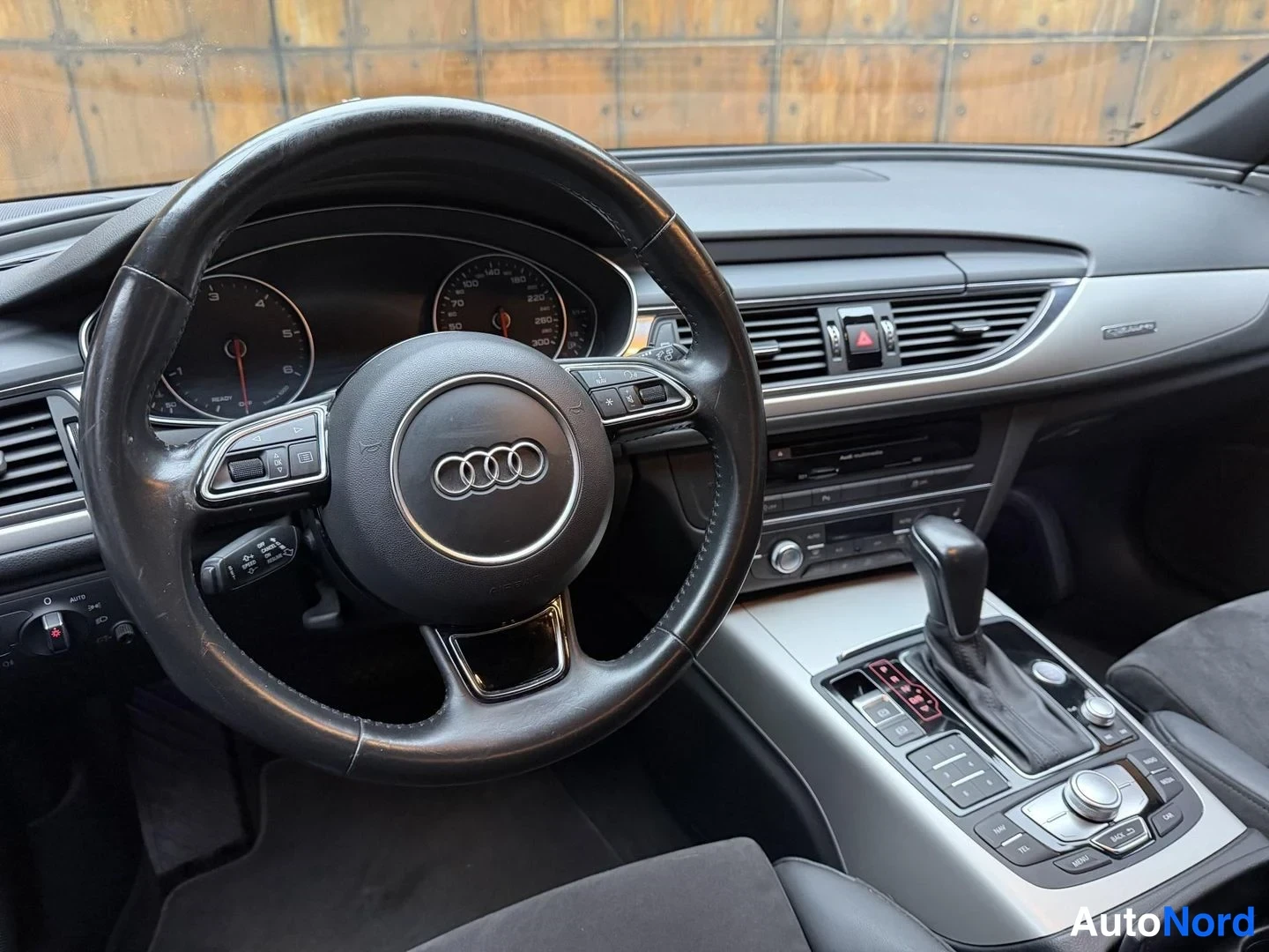 Valkoinen Audi A6 Avant 2016, ohjaamo, kuva 19